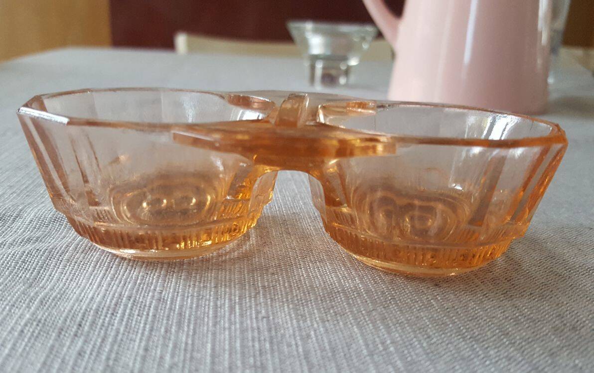 saleron pink glass - salt and pepper shaker - antique