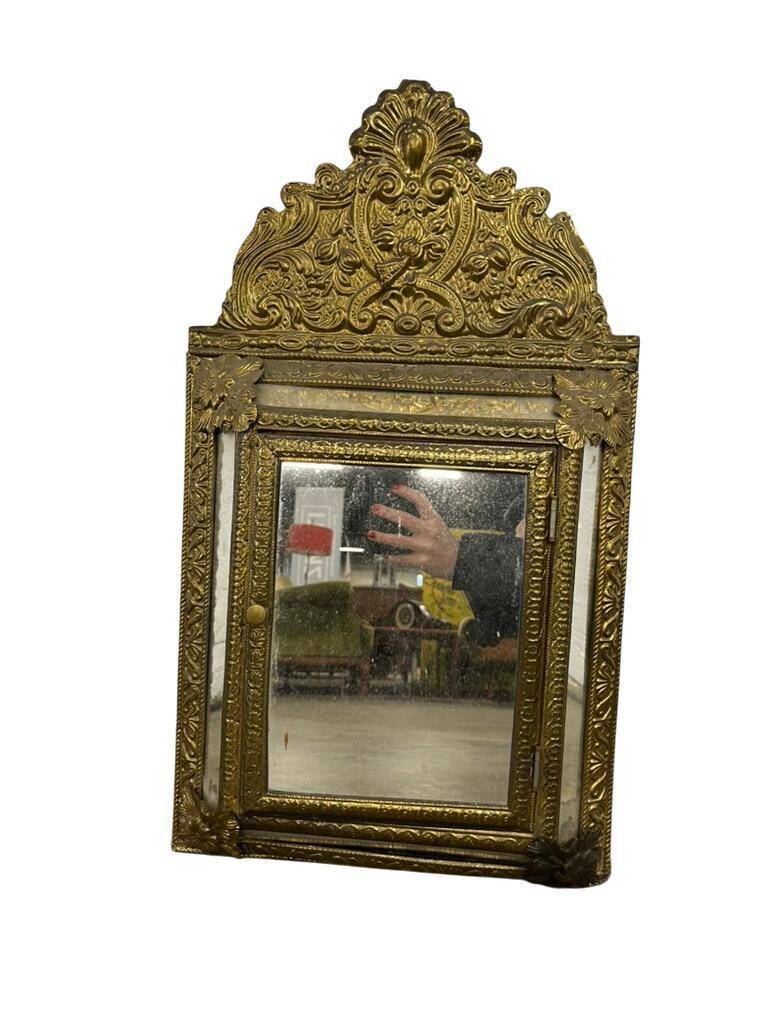 Wall cabinet / vintage mirror in gilded brass