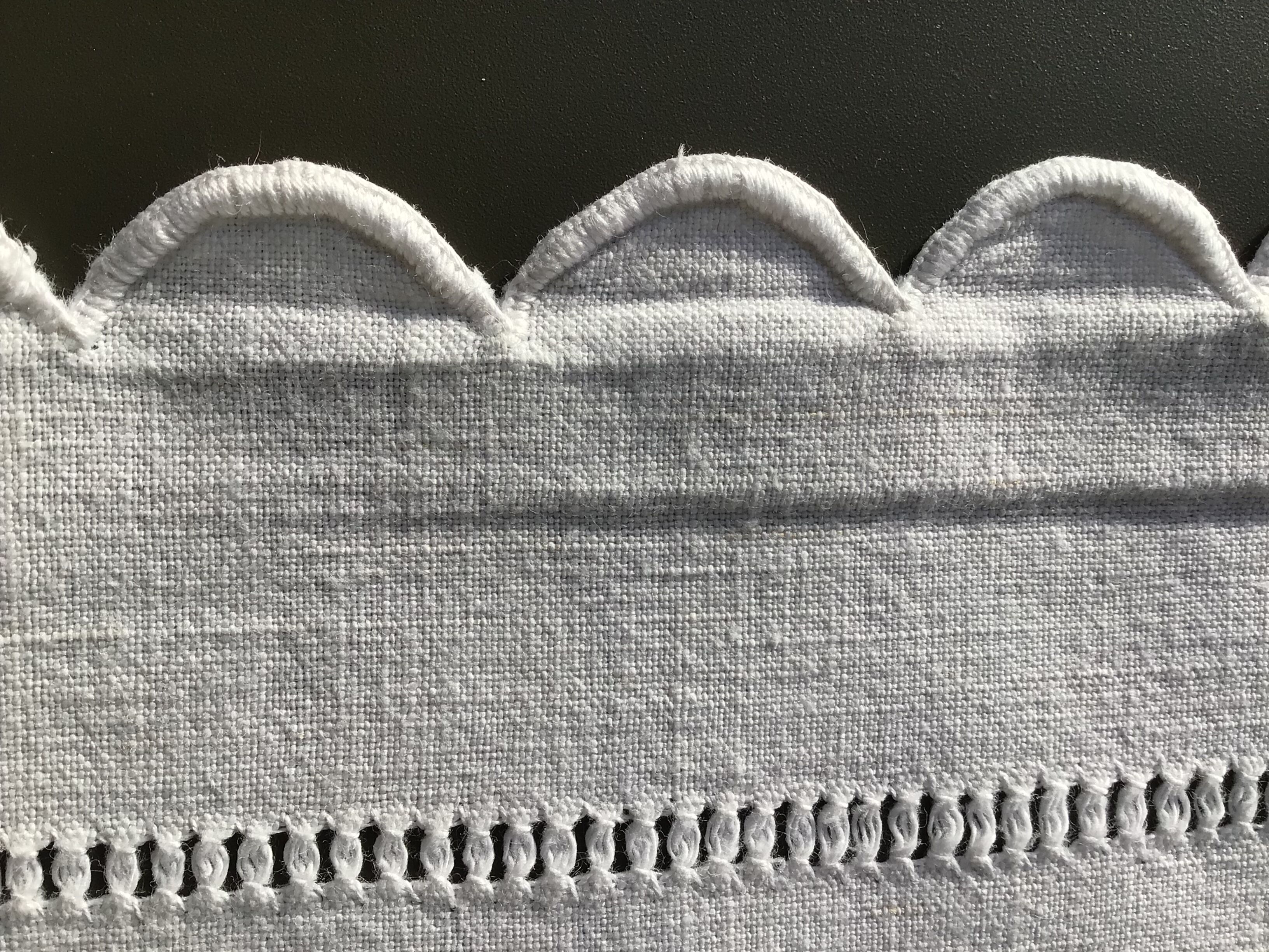 Embroidered sheet PM scalloped edge triple day central seam