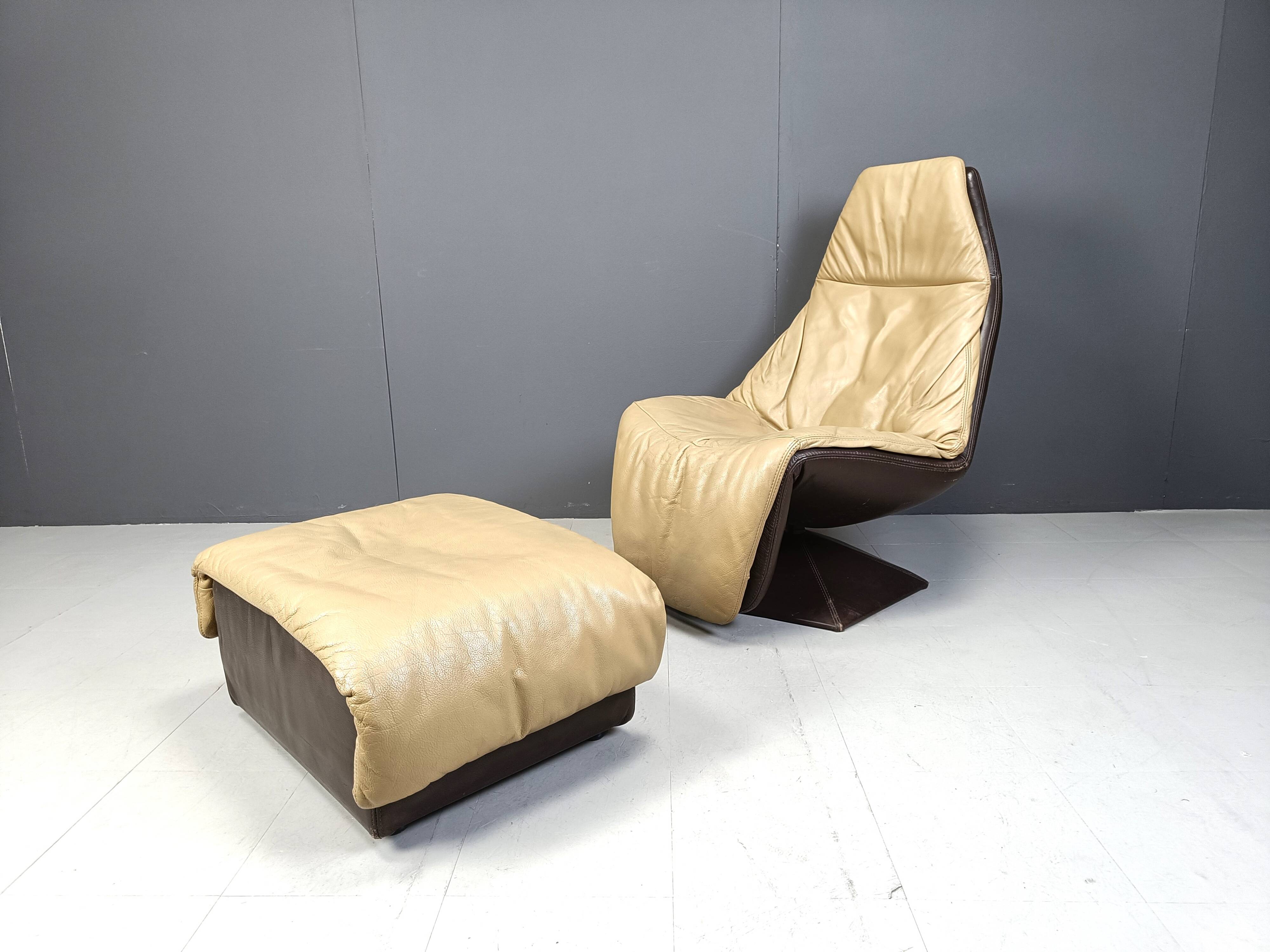 Chaise pivotante vintage en cuir avec ottoman, années 1970