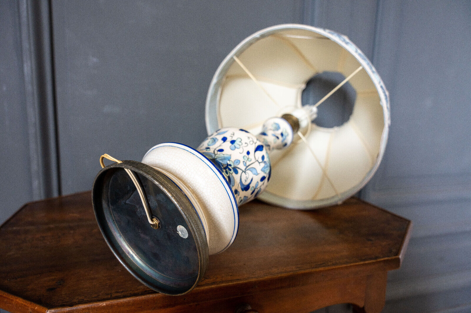 Blue and white ceramic lamp Floral decoration XXth Velvet lampshade