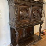 Buffet ancien en bois sculpté