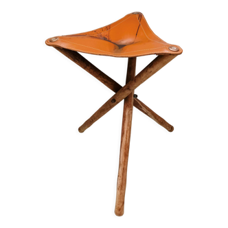 Foldable tripod stool