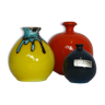 Trois vases ampolla vintage colorés