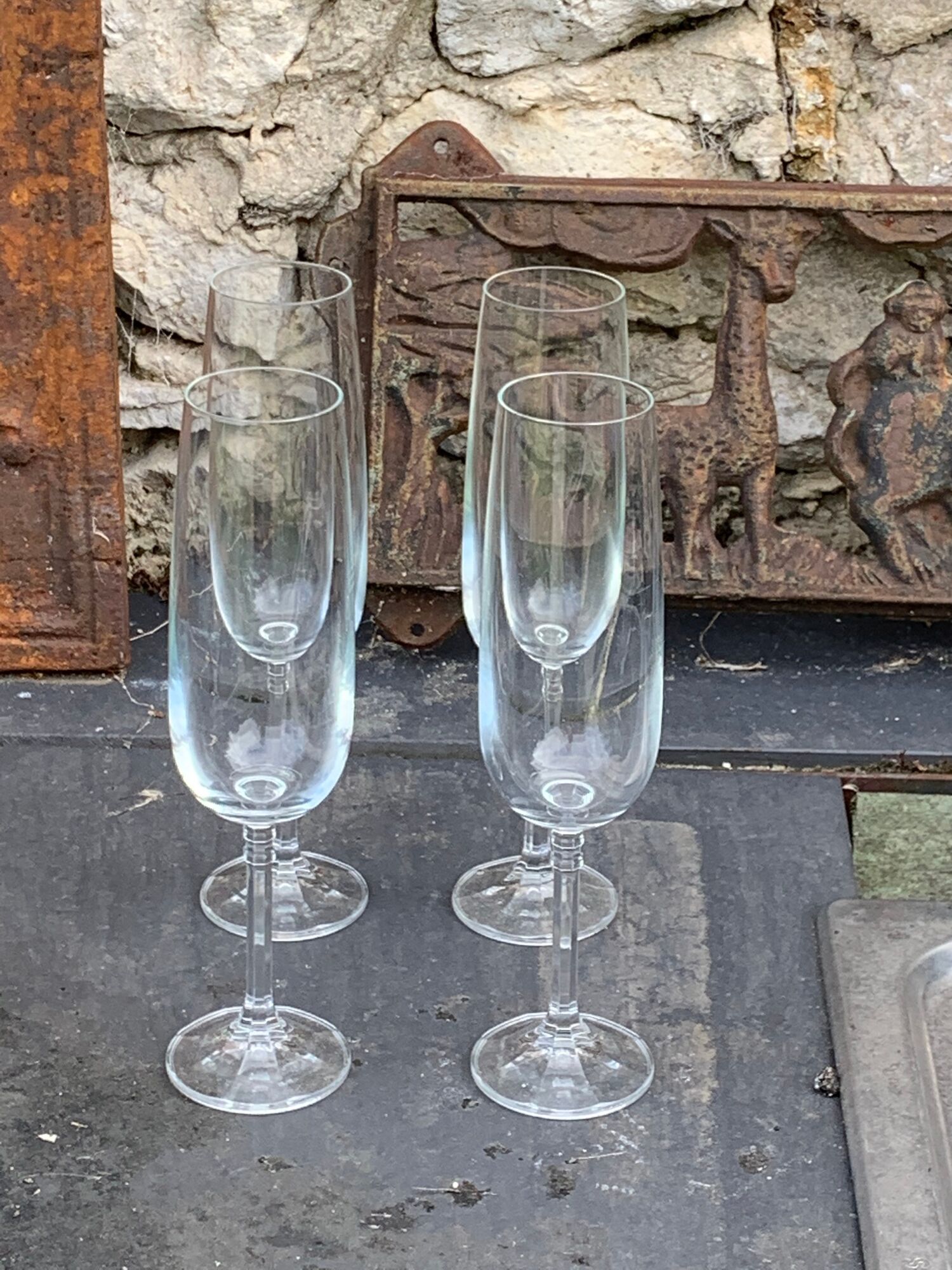 4 champagne flutes in transparent glass model Isabelle vintage 1970