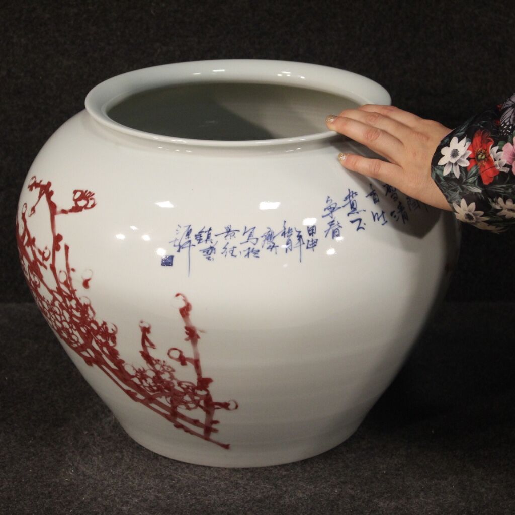 Chinese vase in painted ceramic with flowers and animals