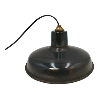 Industrial lamp in enamelled sheet metal