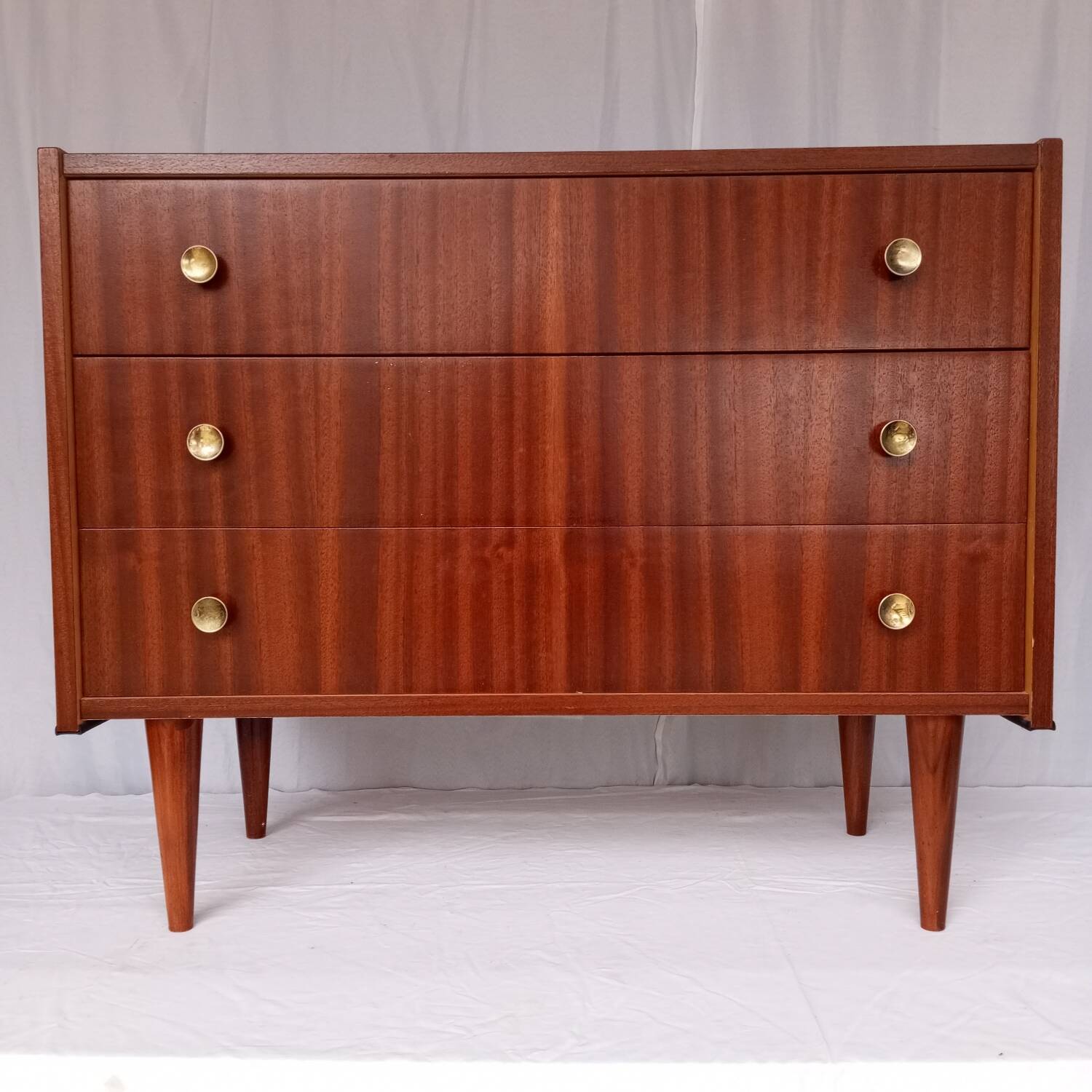 Commode années 60 à trois tiroirs