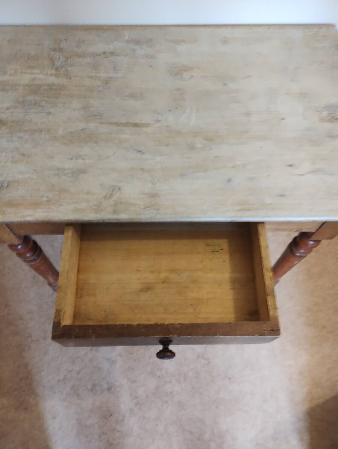 Desk with turned legs