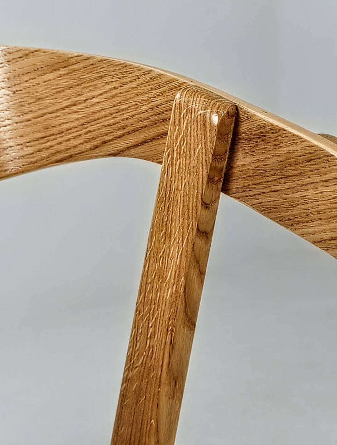 Paire de chaises scandinaves en chêne massif jaquard beige