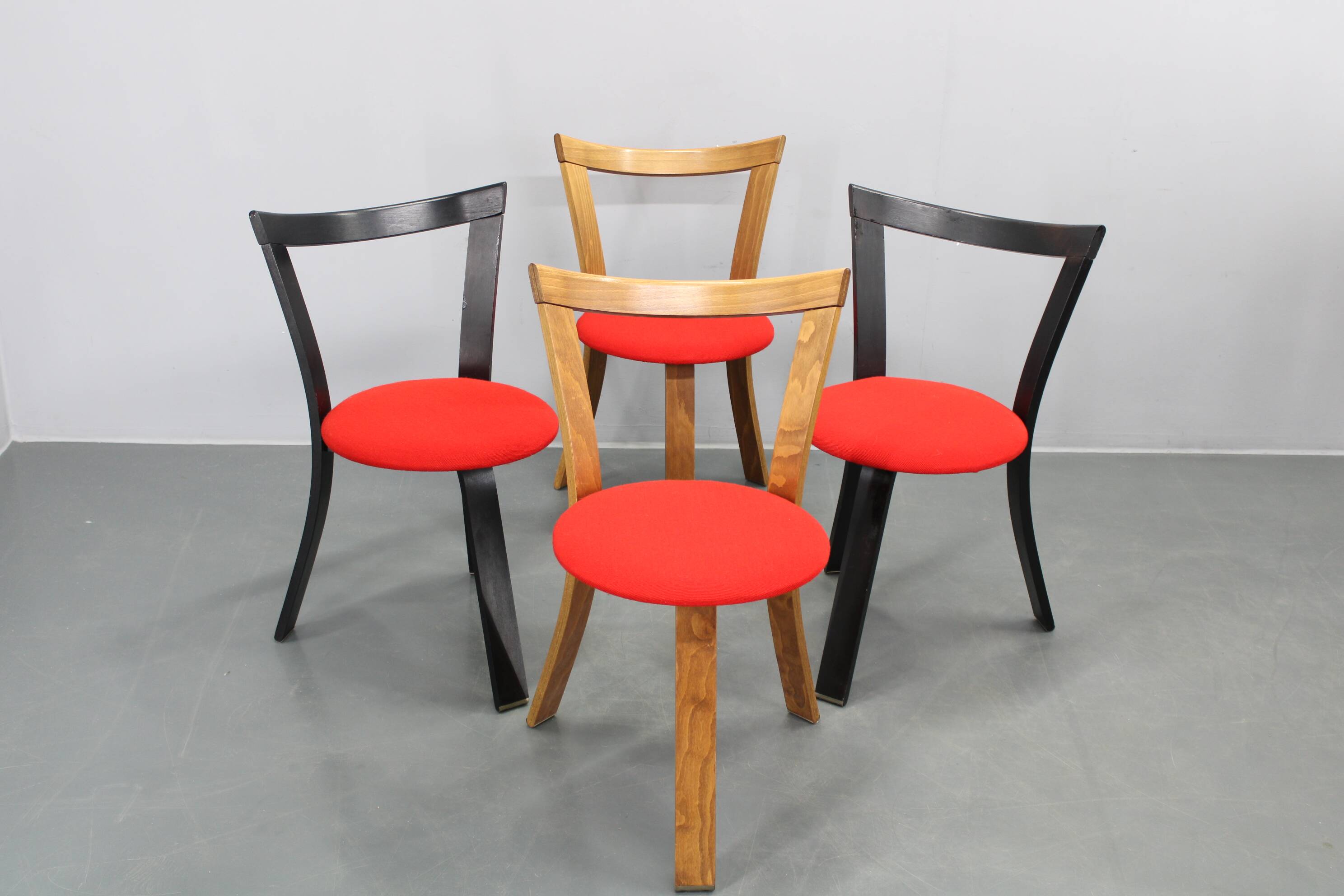 4 chaises en bois, années 1970