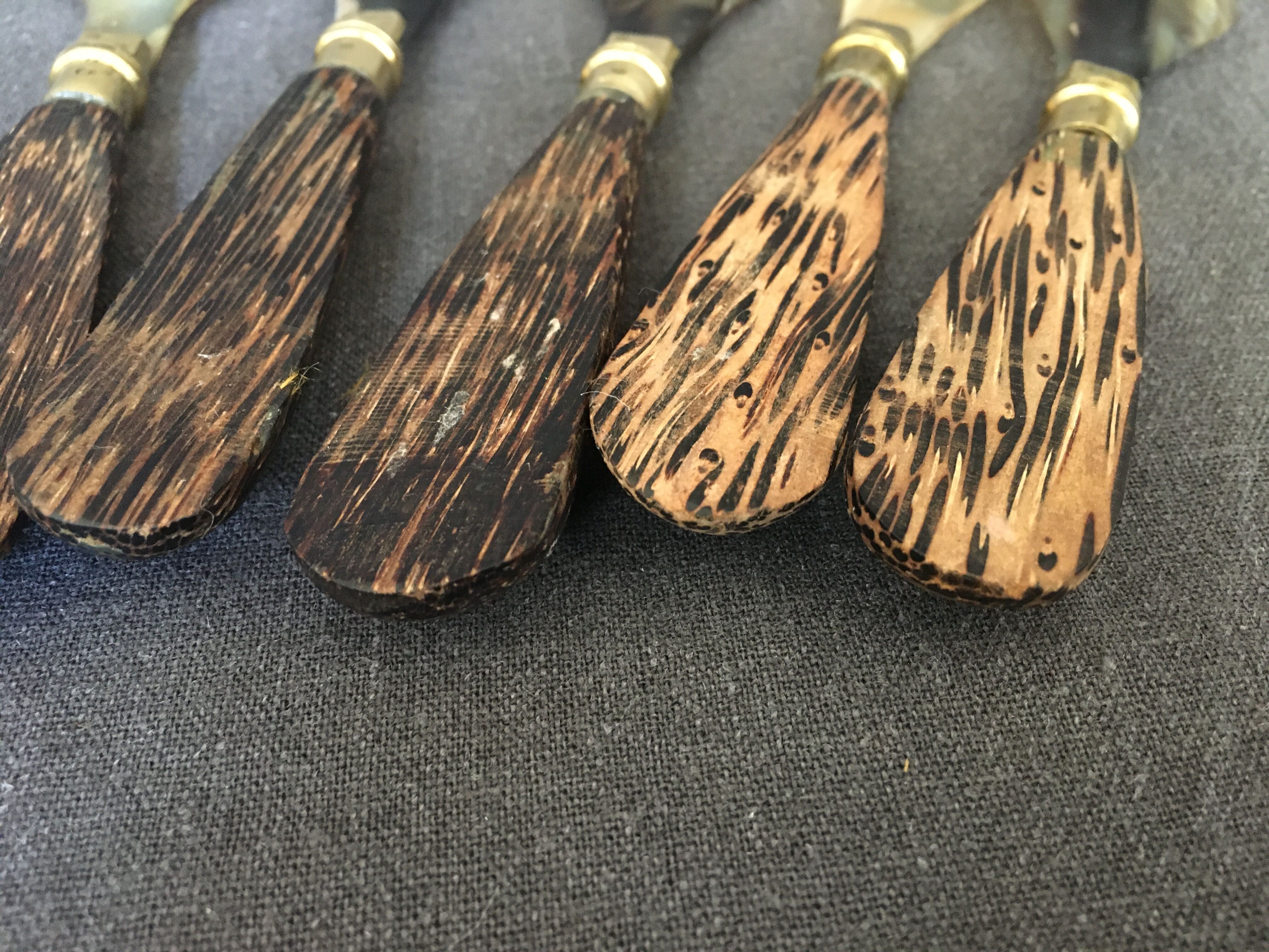 Set of 7 horn and wood spoons
