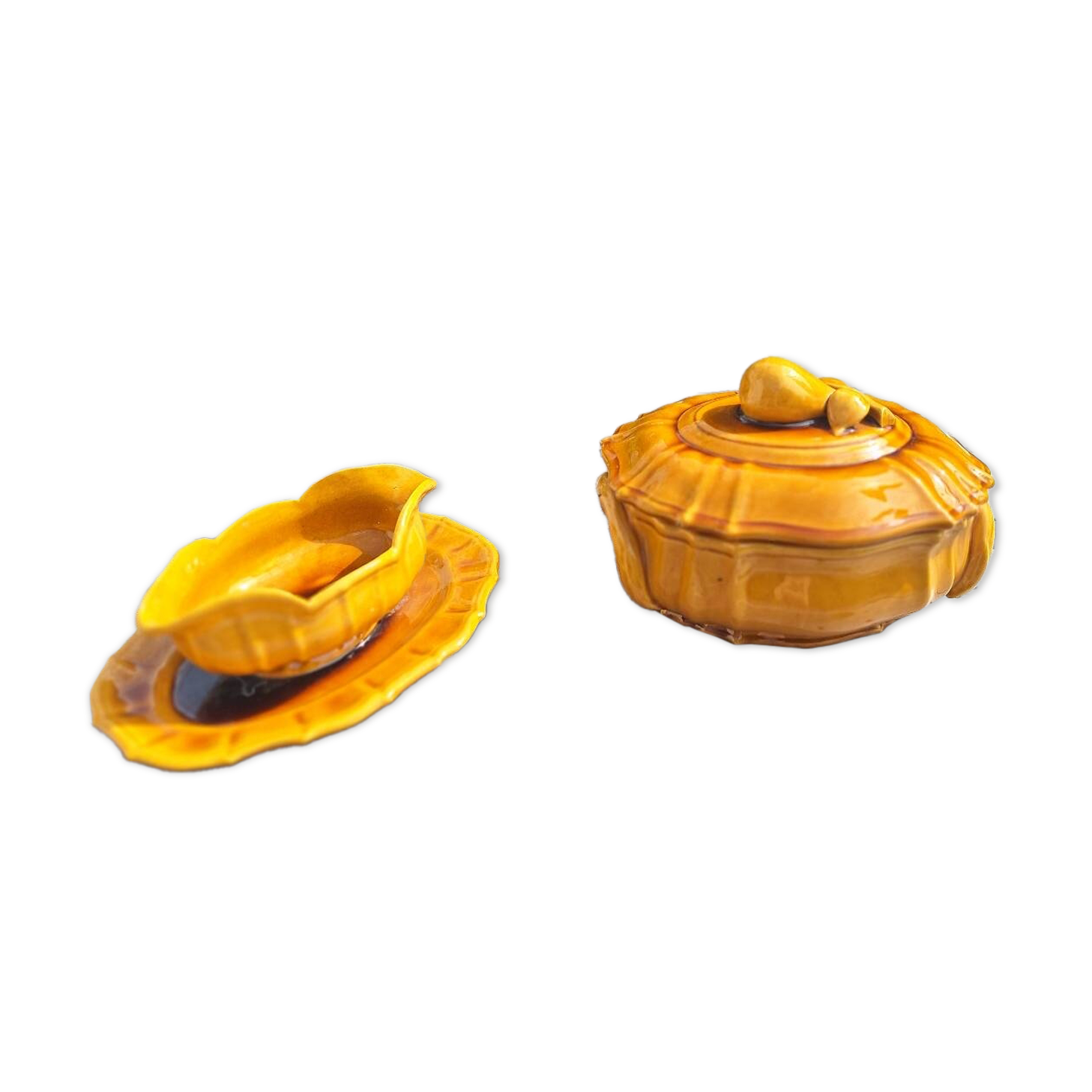 Ceramic soup tureen and sauceboat set