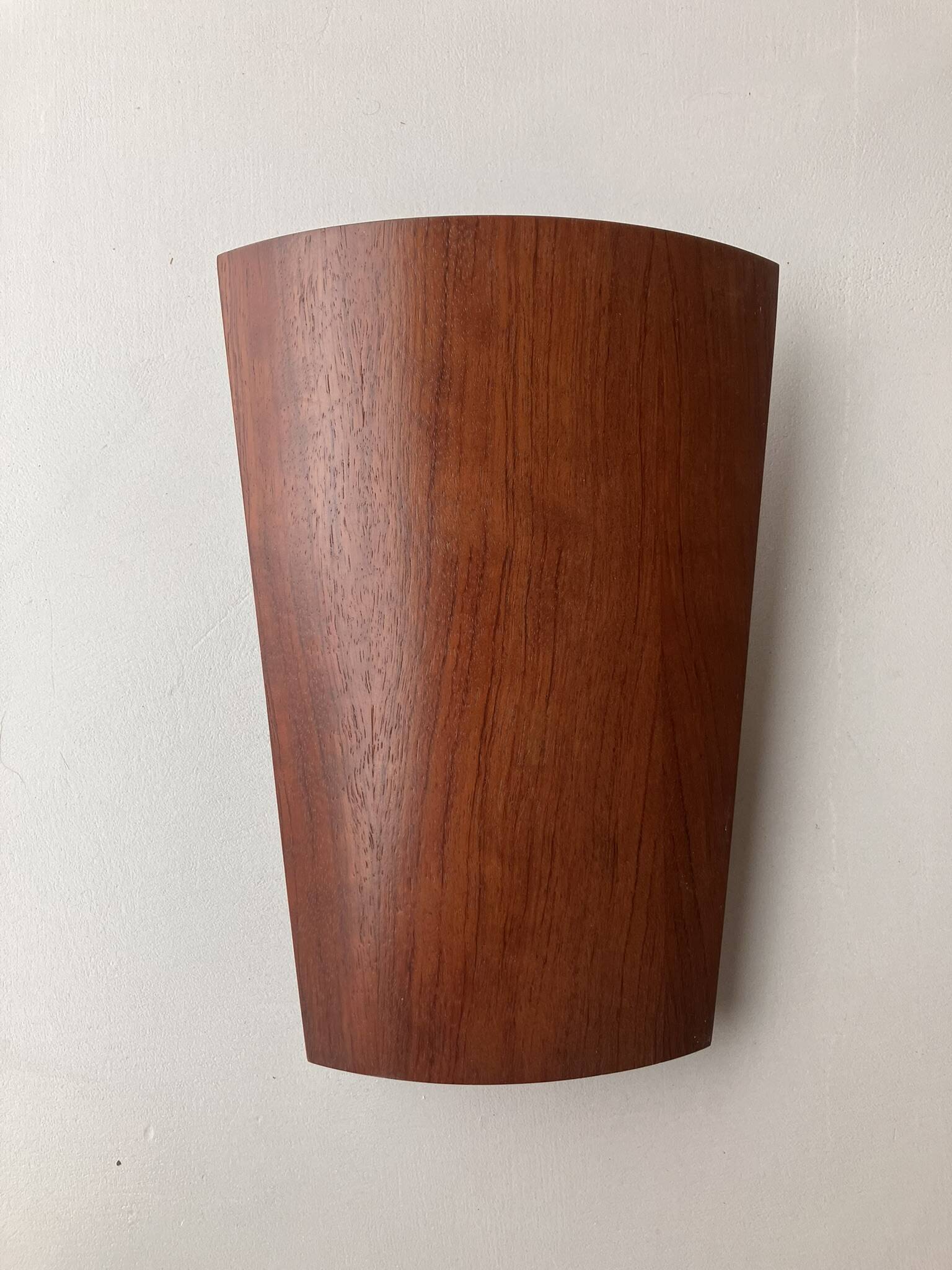 Thermoformed walnut wood wall light design Lucid from the 1980s 90s.