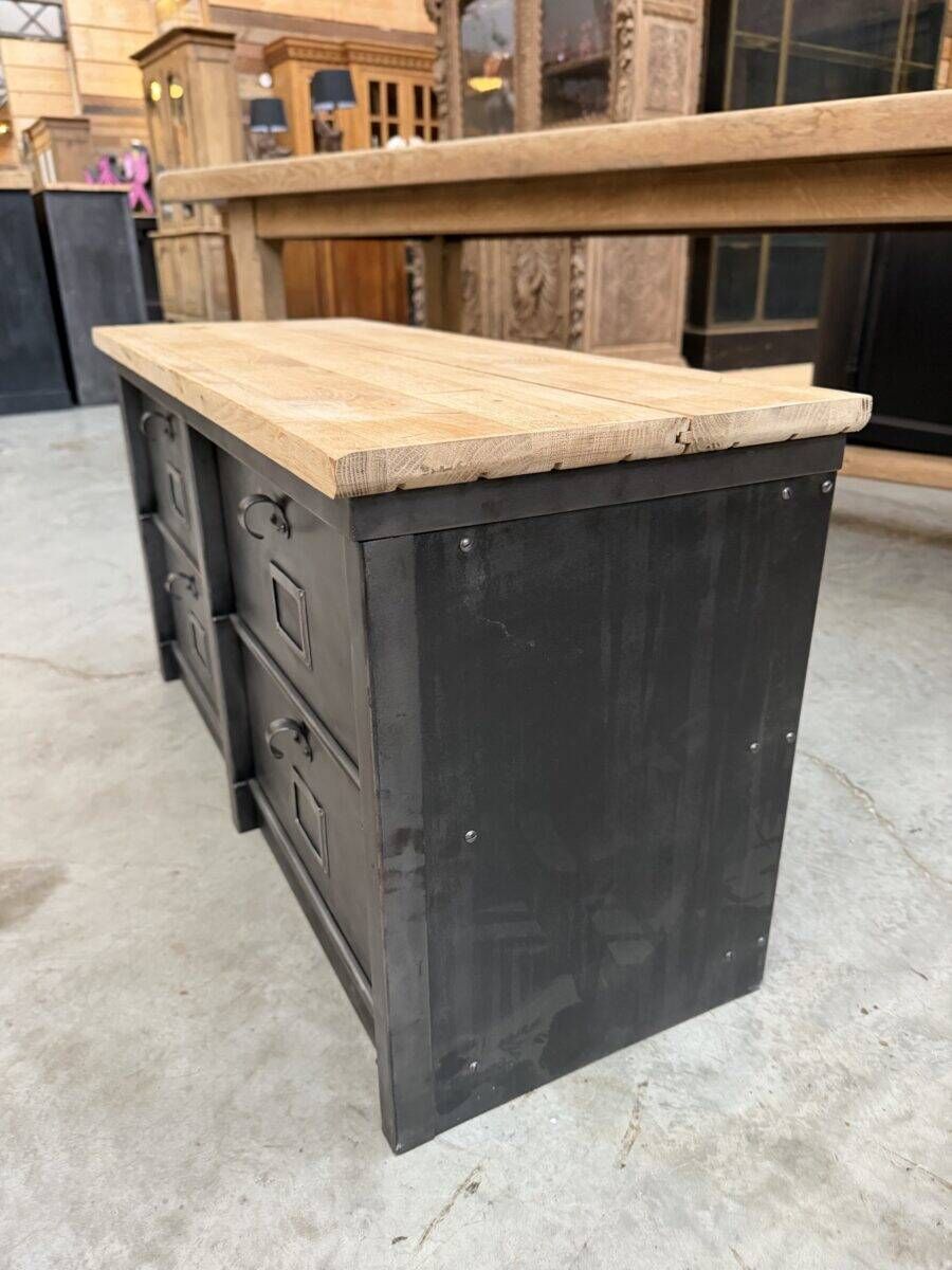 Strafor entrance furniture