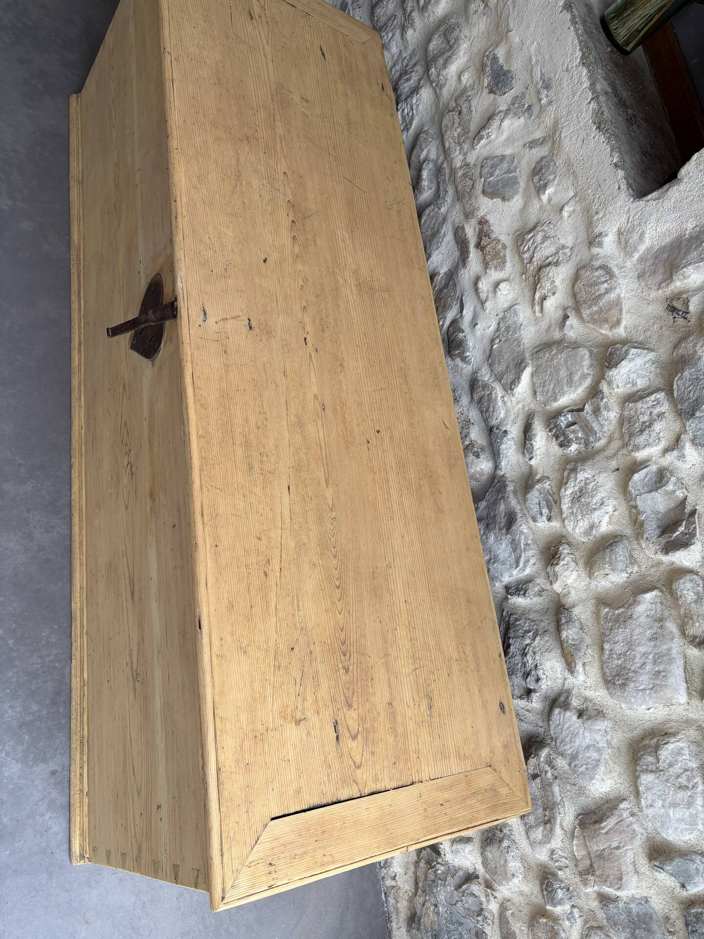 Coffre de mariage art populaire Savoie