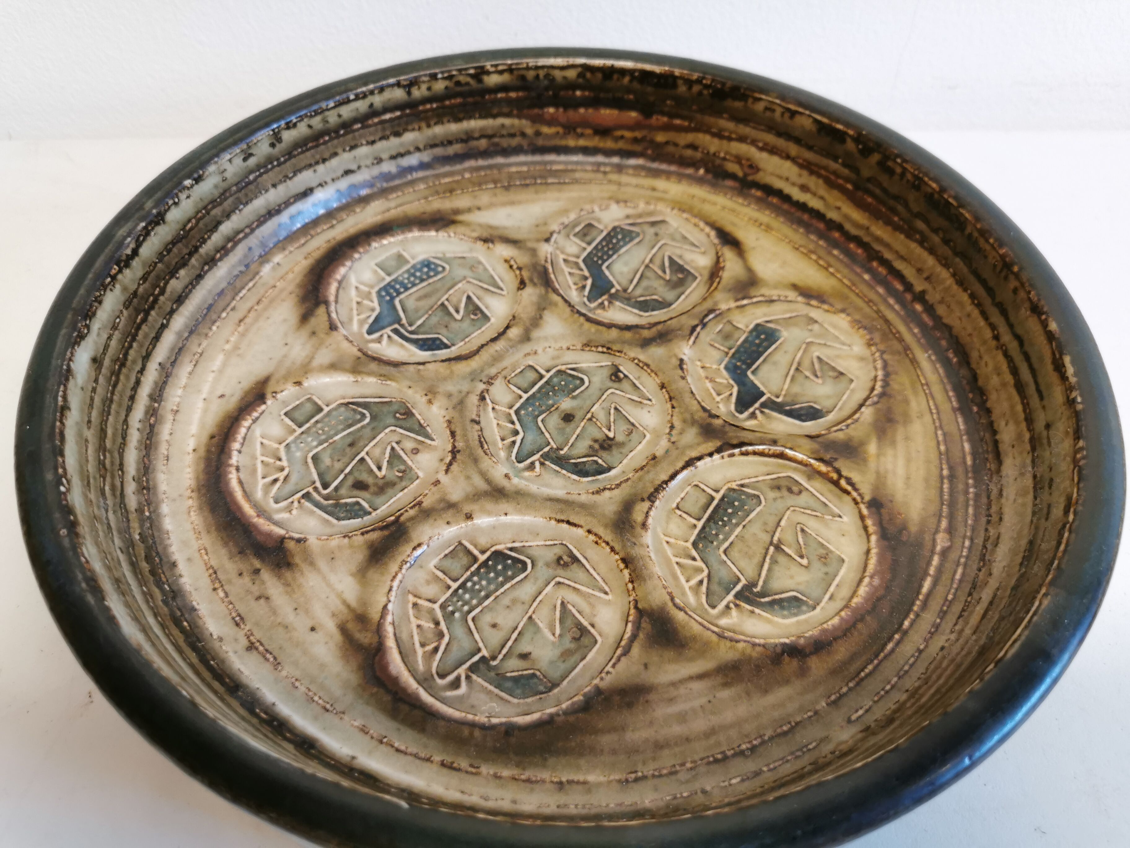 Dish in stoneware with  model 21936, by Jørgen Mogensen and manufactured by Royal Copenhagen