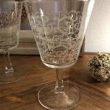 Verres à eau et à vin sur pied
