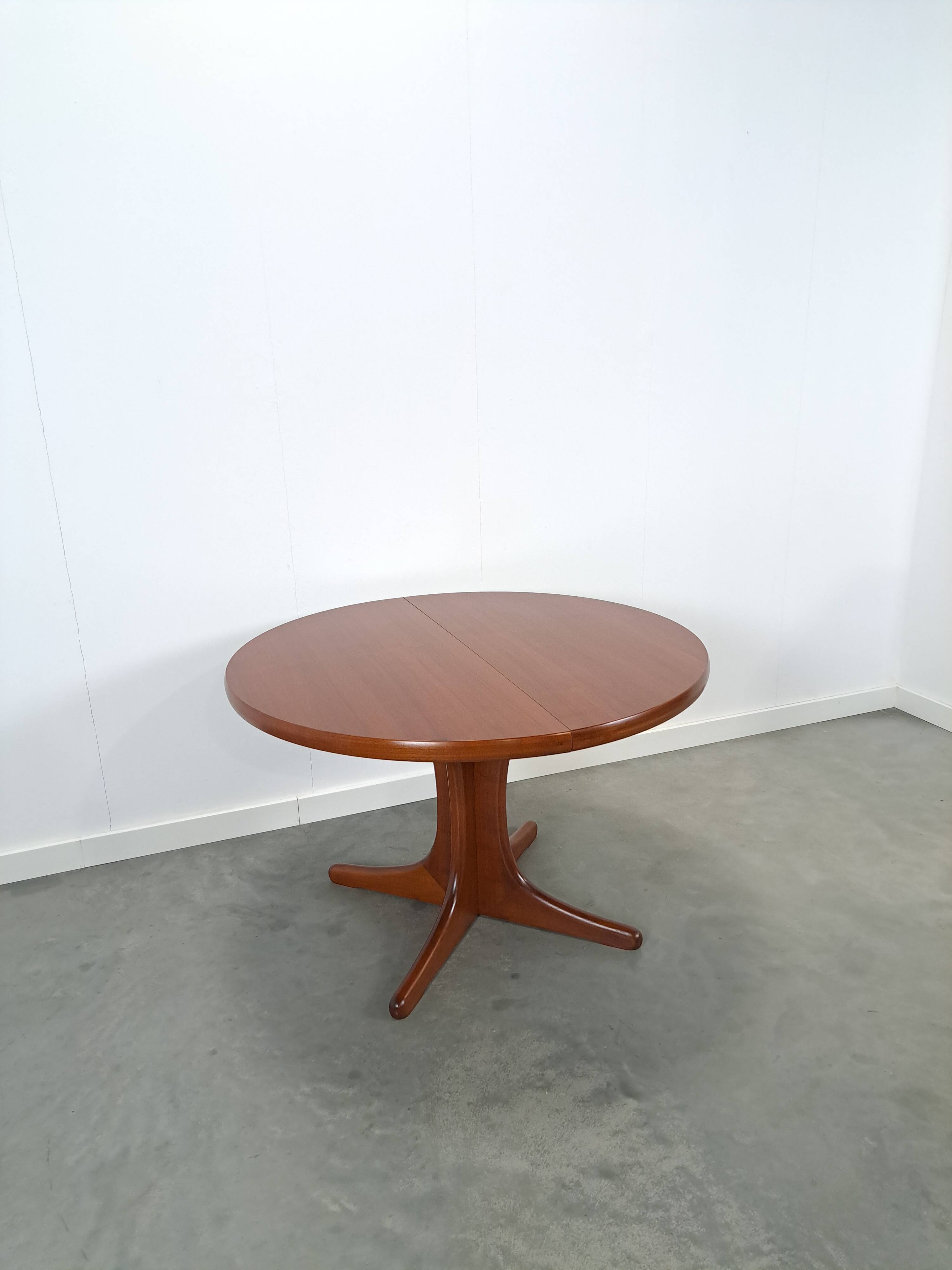 Rond ovaal teak uitschuifbare eettafel