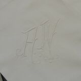 Paire de taies d'oreiller anciennes. Monogramme A W.
