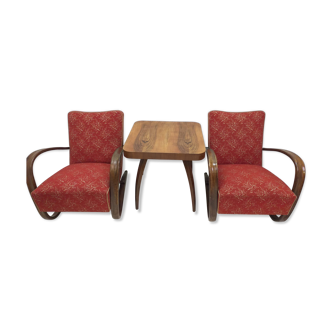 Suite de deux Fauteuils Halabala H 269 et table d'appoint, années 1940