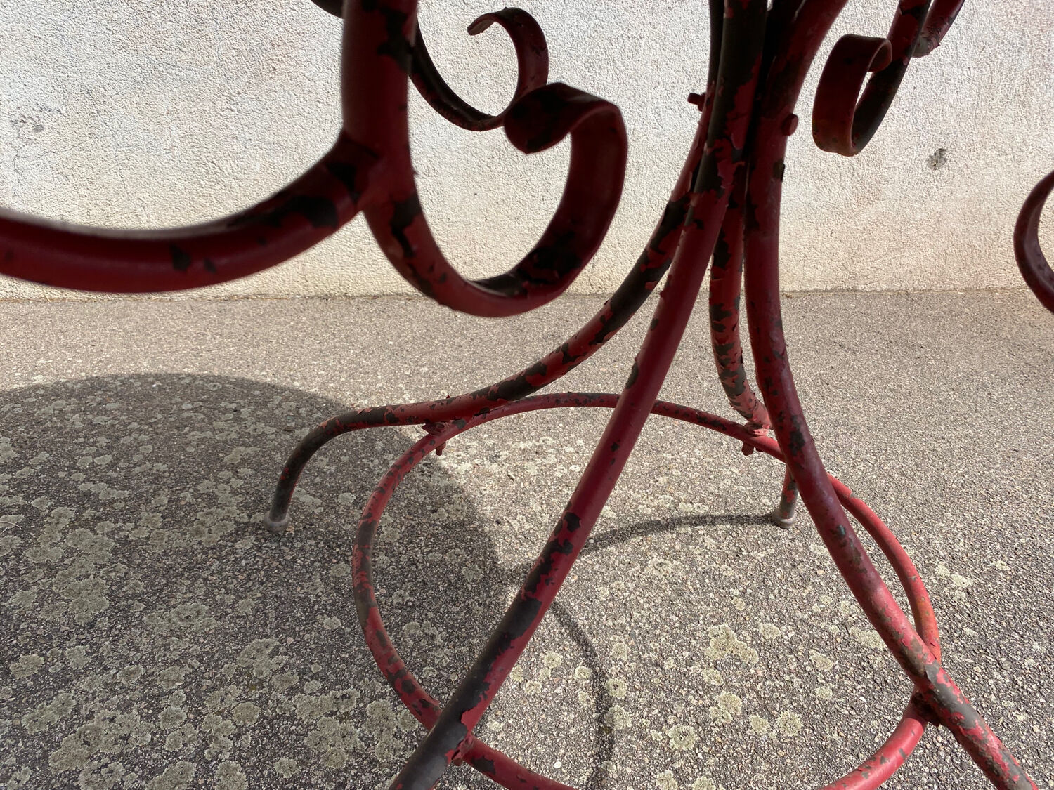 Scrolled garden table