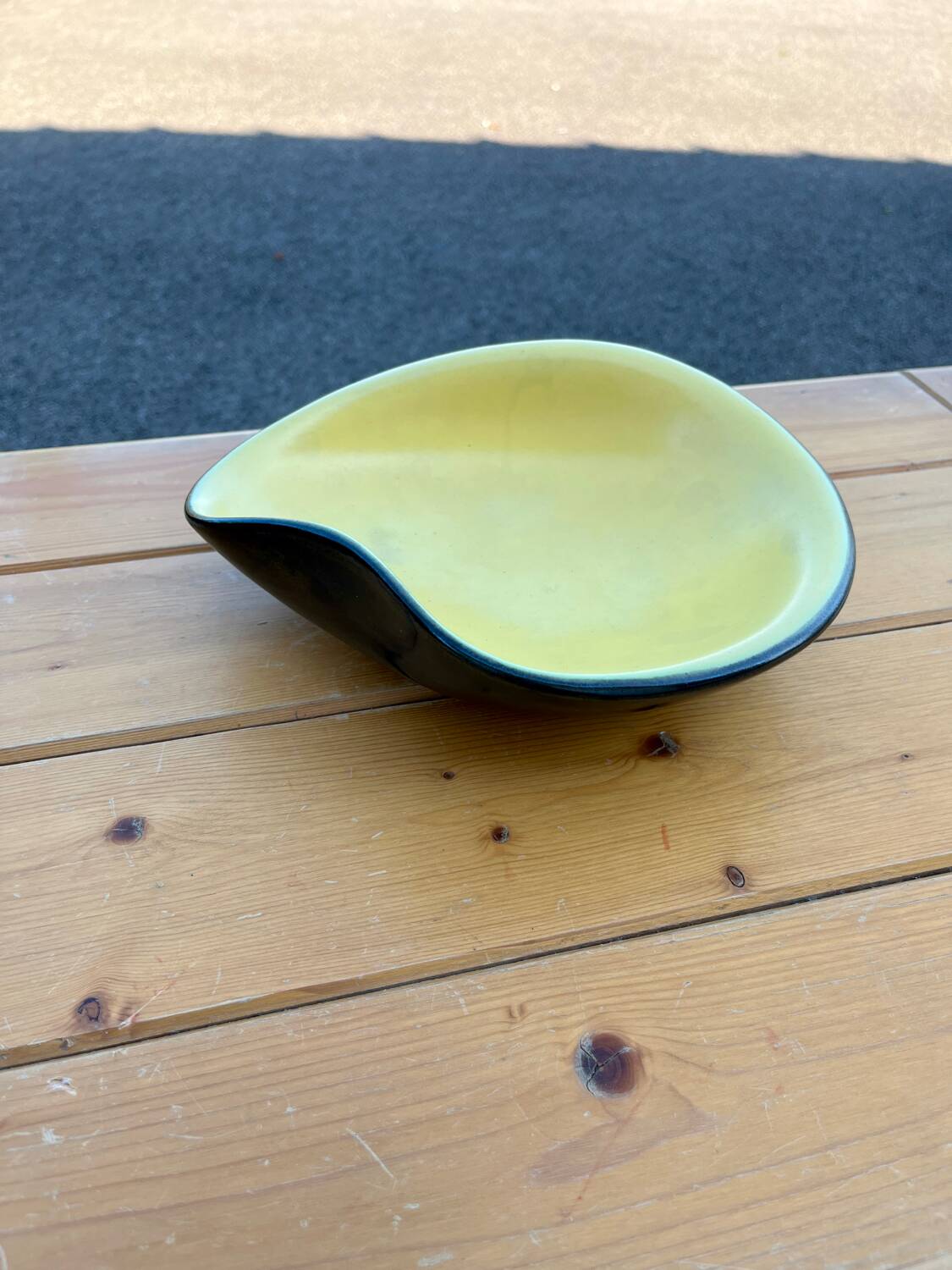 Large vintage 1950 bowl in black and yellow free-form ceramic