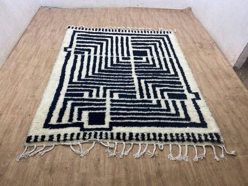 Handmade black and white Beni Ouraine Berber rug, size 150 x 250 cm
