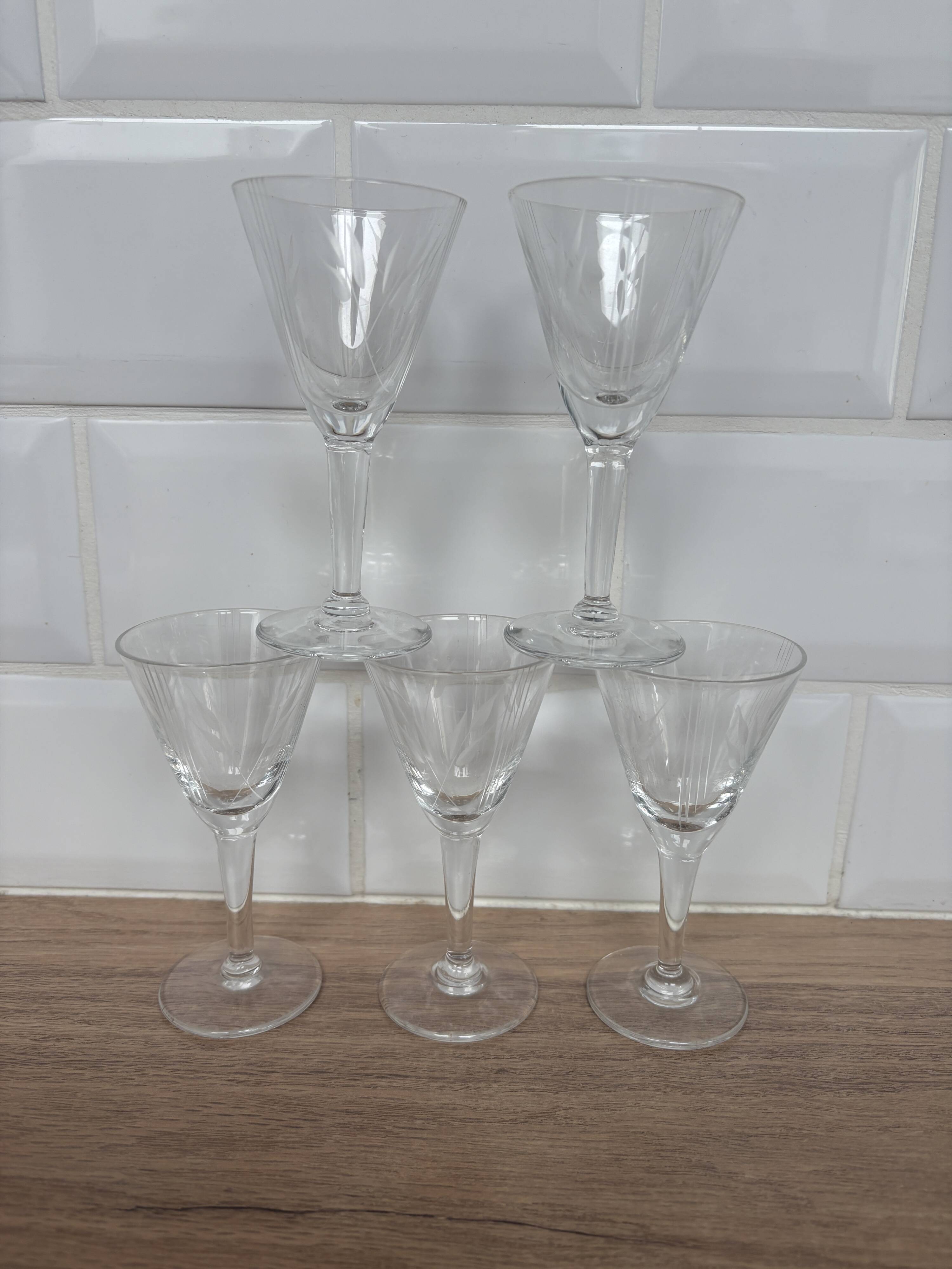 Set of 5 engraved glass liqueur glasses