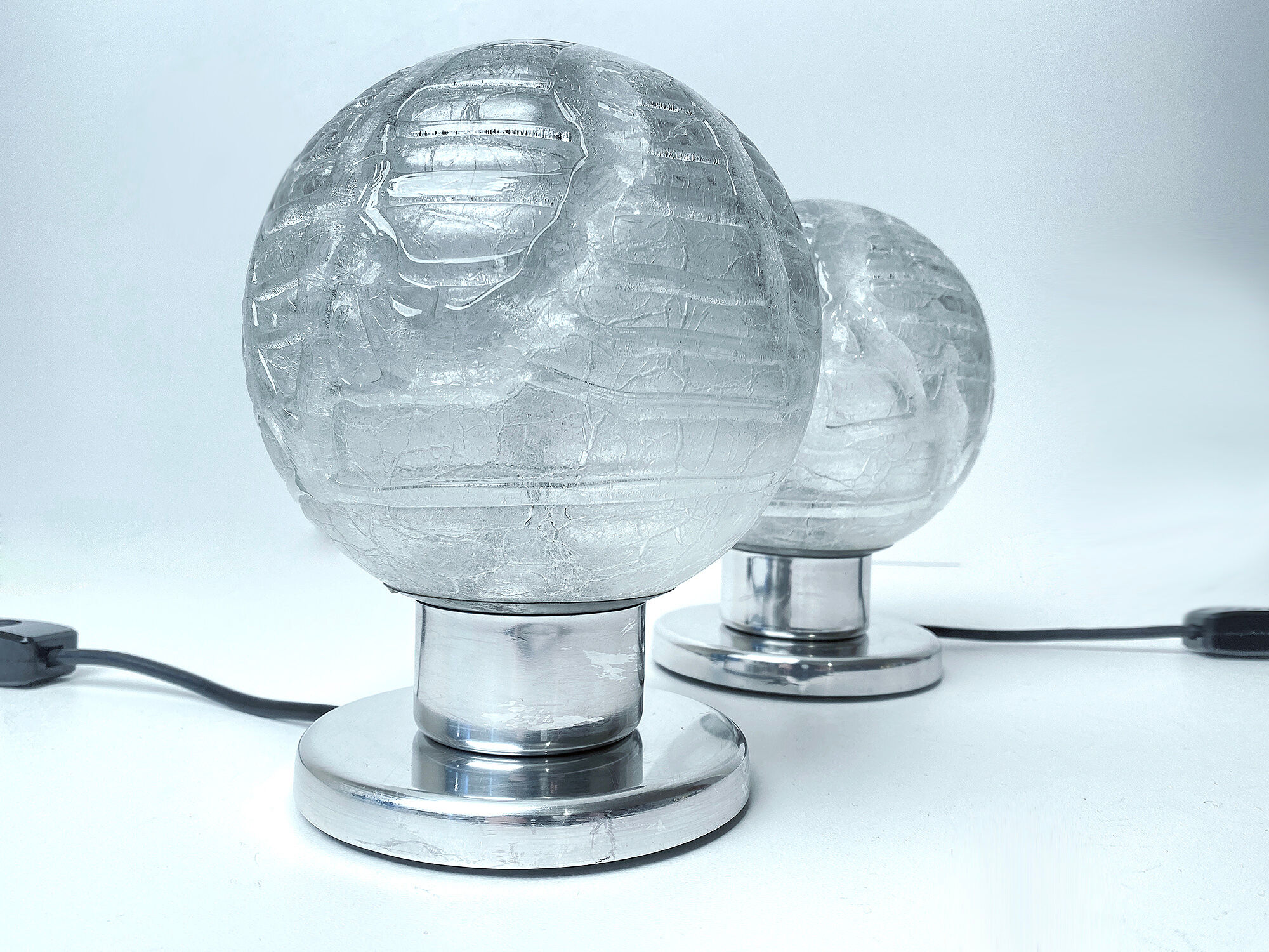 Paire de lampes de table vintage, verre structuré soufflé et chrome, annees 70