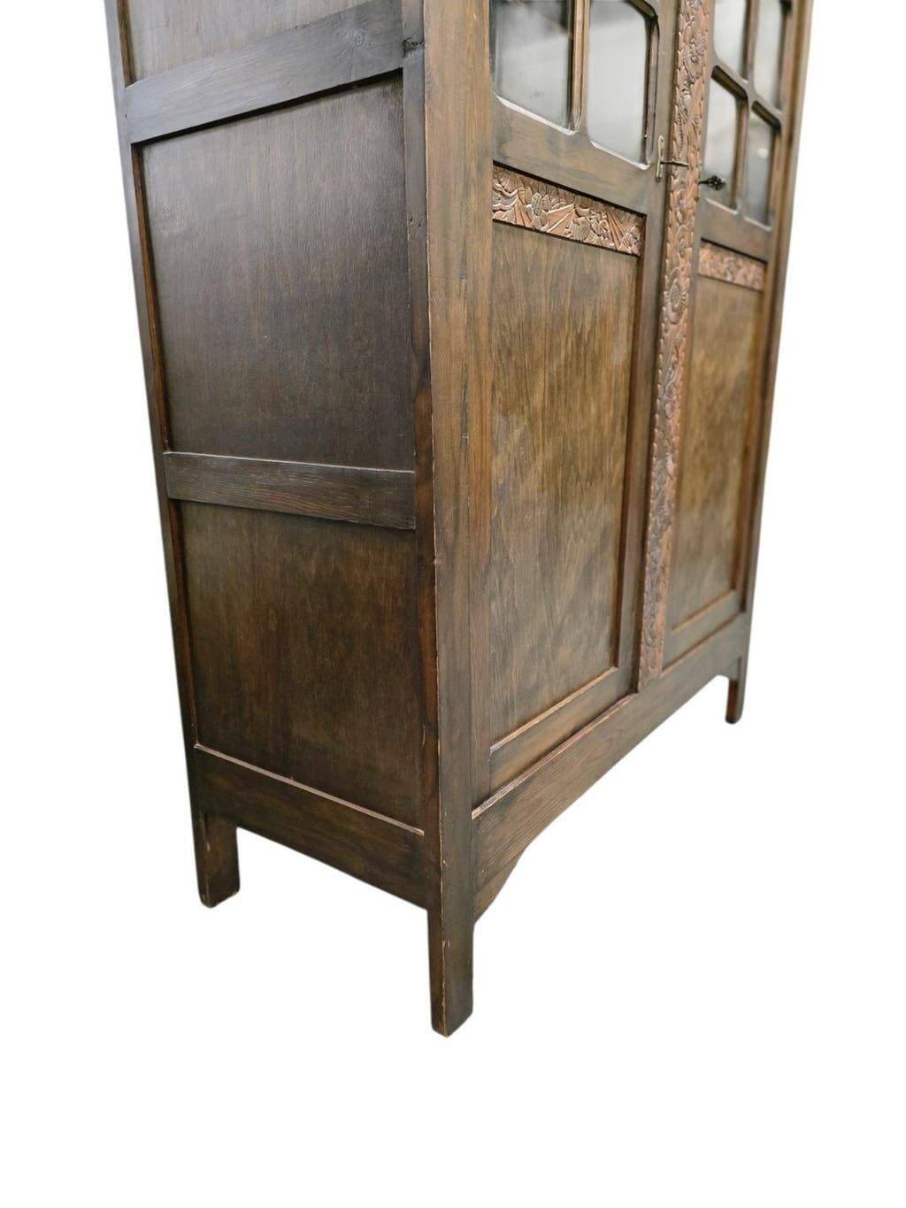 Vintage display cabinet/shelf in dark wood with glass.