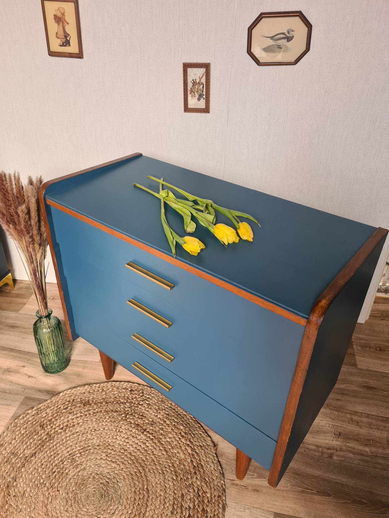 Chest of drawers