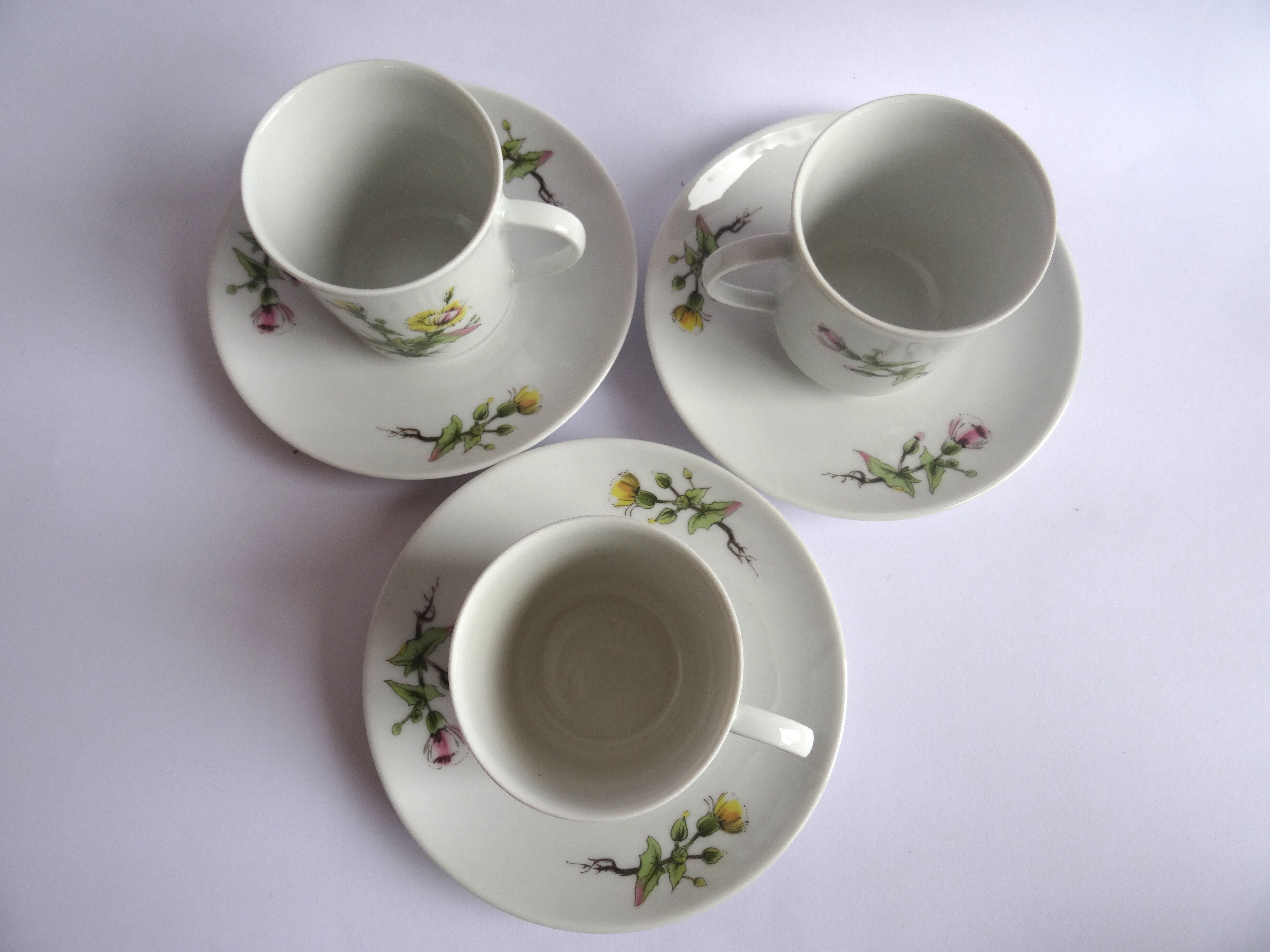 Mobil porcelain coffee cups