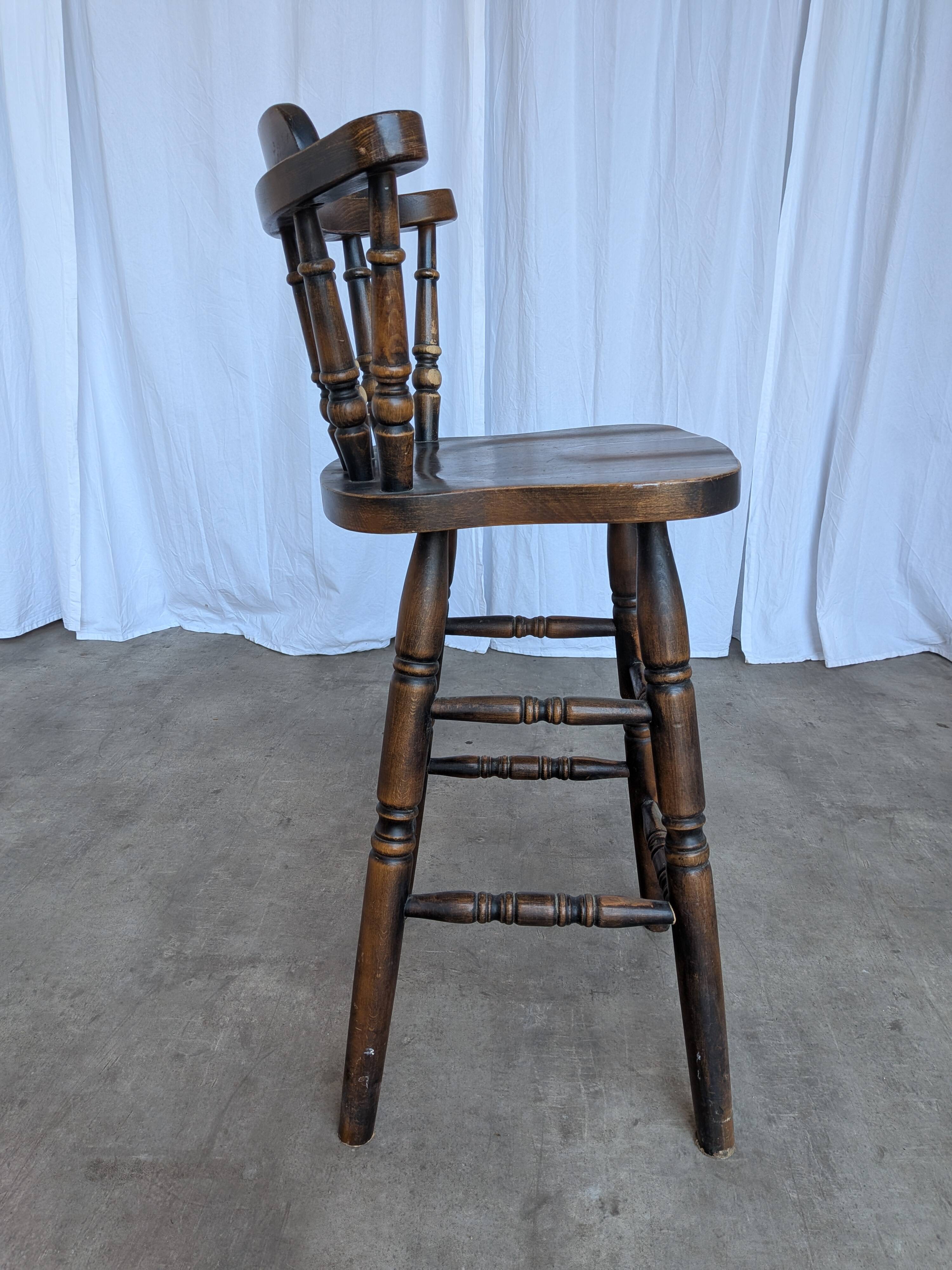 Chaise de bar en bois sculpté vintage : tabouret haut de ferme des années 1970