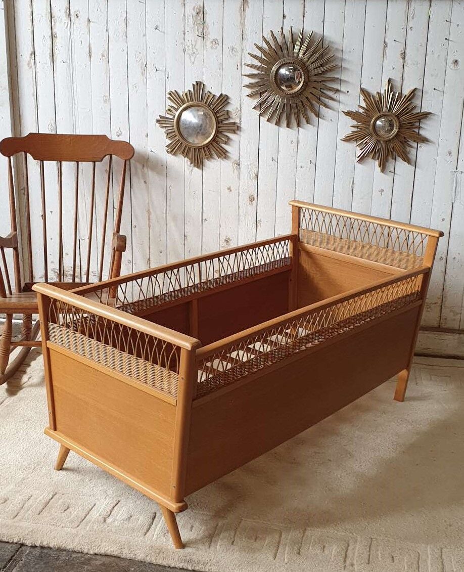 Lit enfant vintage en rotin