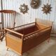 Lit enfant vintage en rotin