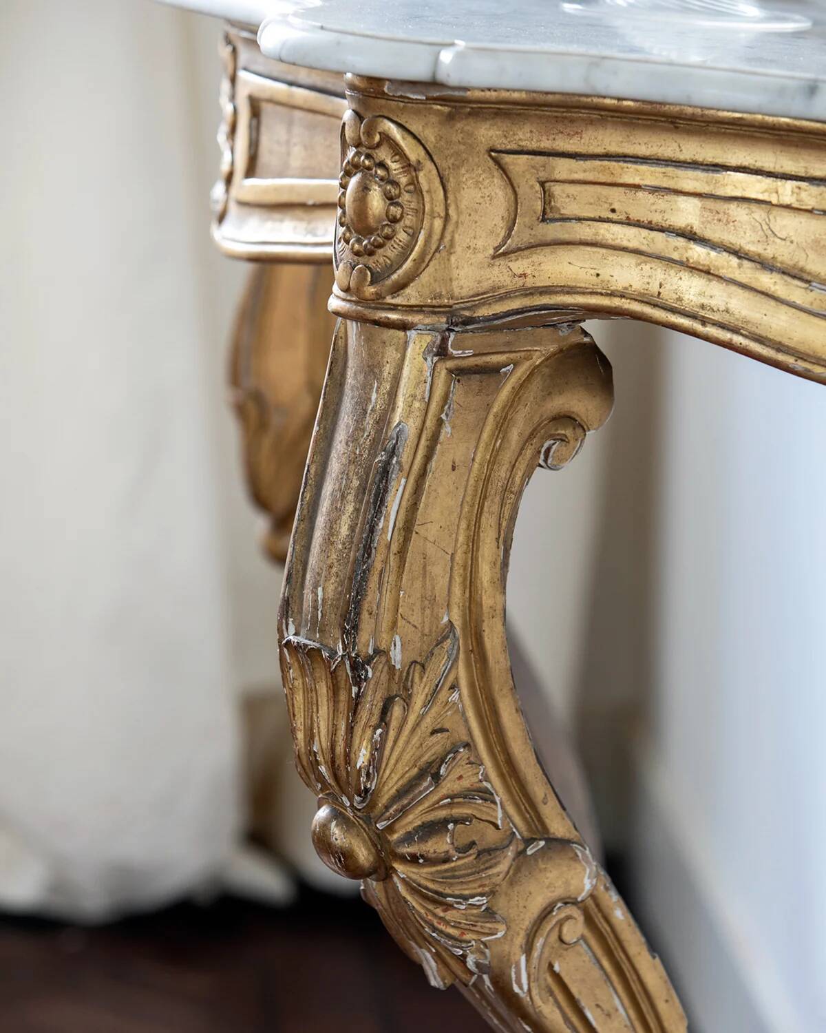 Console Louis XV en bois doré