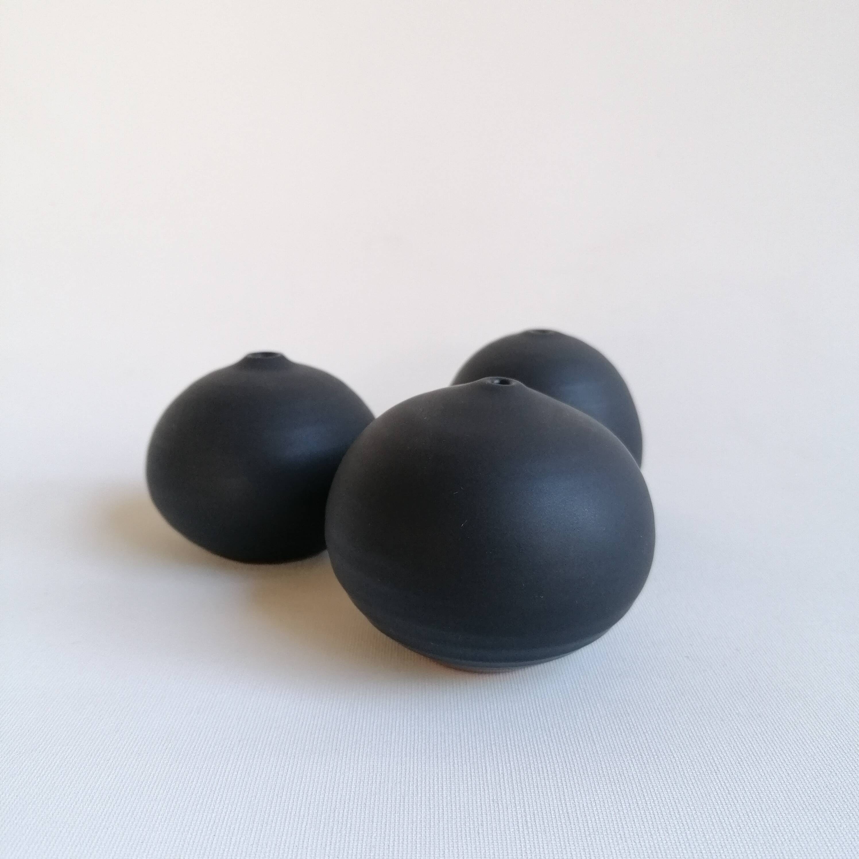 Set of 3 black miniature ceramics Antonio Lampecco