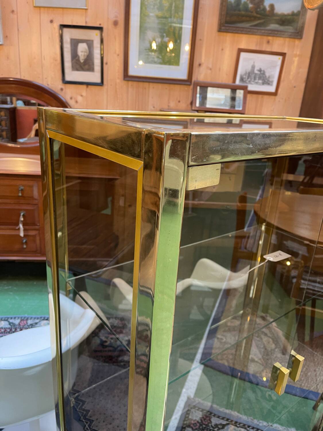 Exhibition showcase in gold-plated chrome and smoked glass - work from the 1980s.