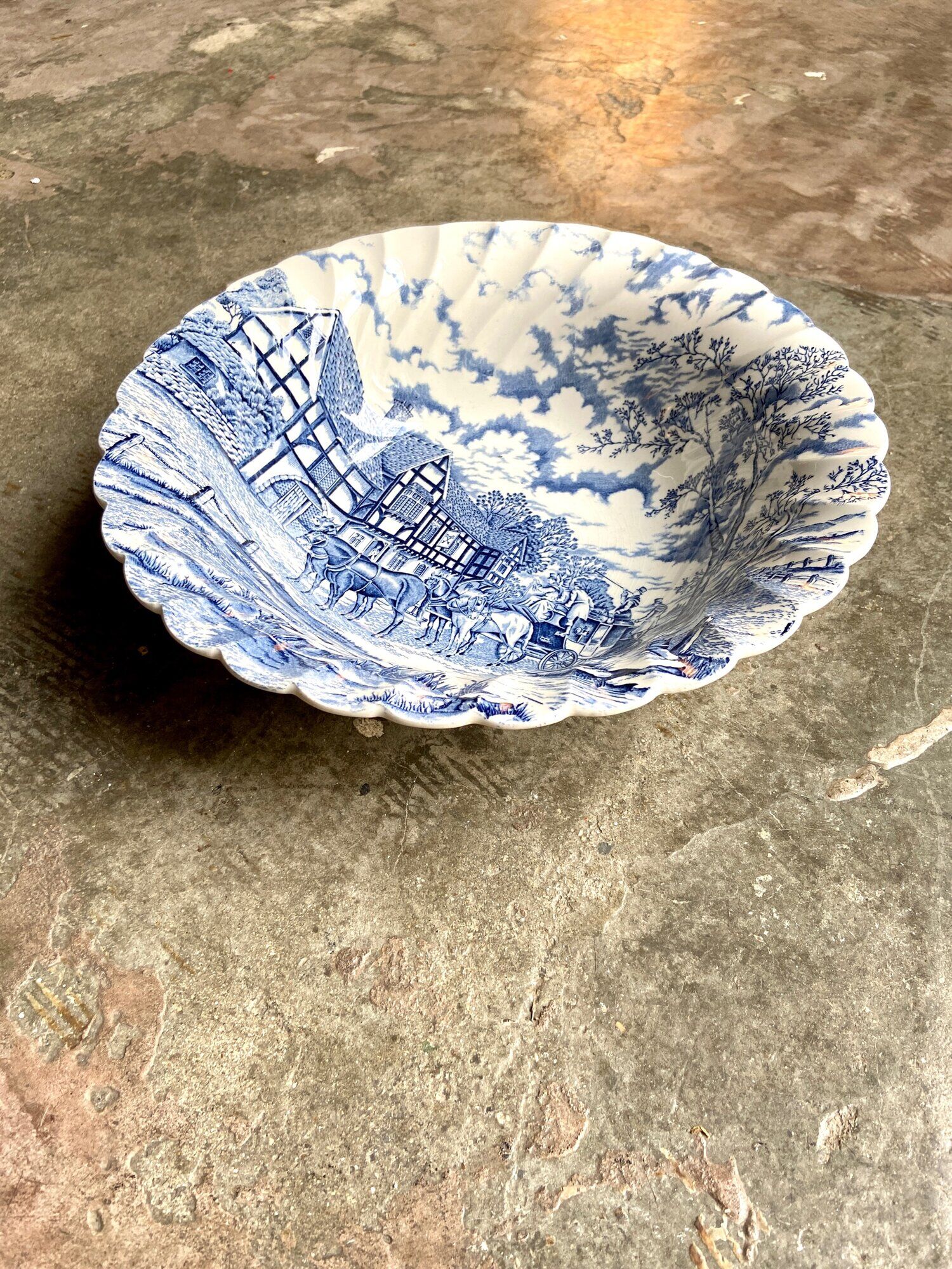 English earthenware bowl MYOTT Royal Mail white and blue