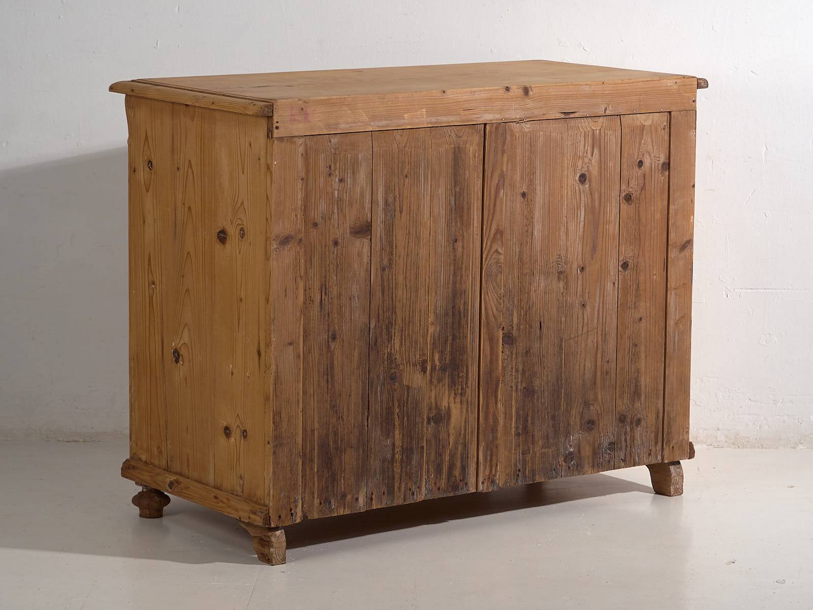 Antique chest of drawers in French Provençal style (c.1920)