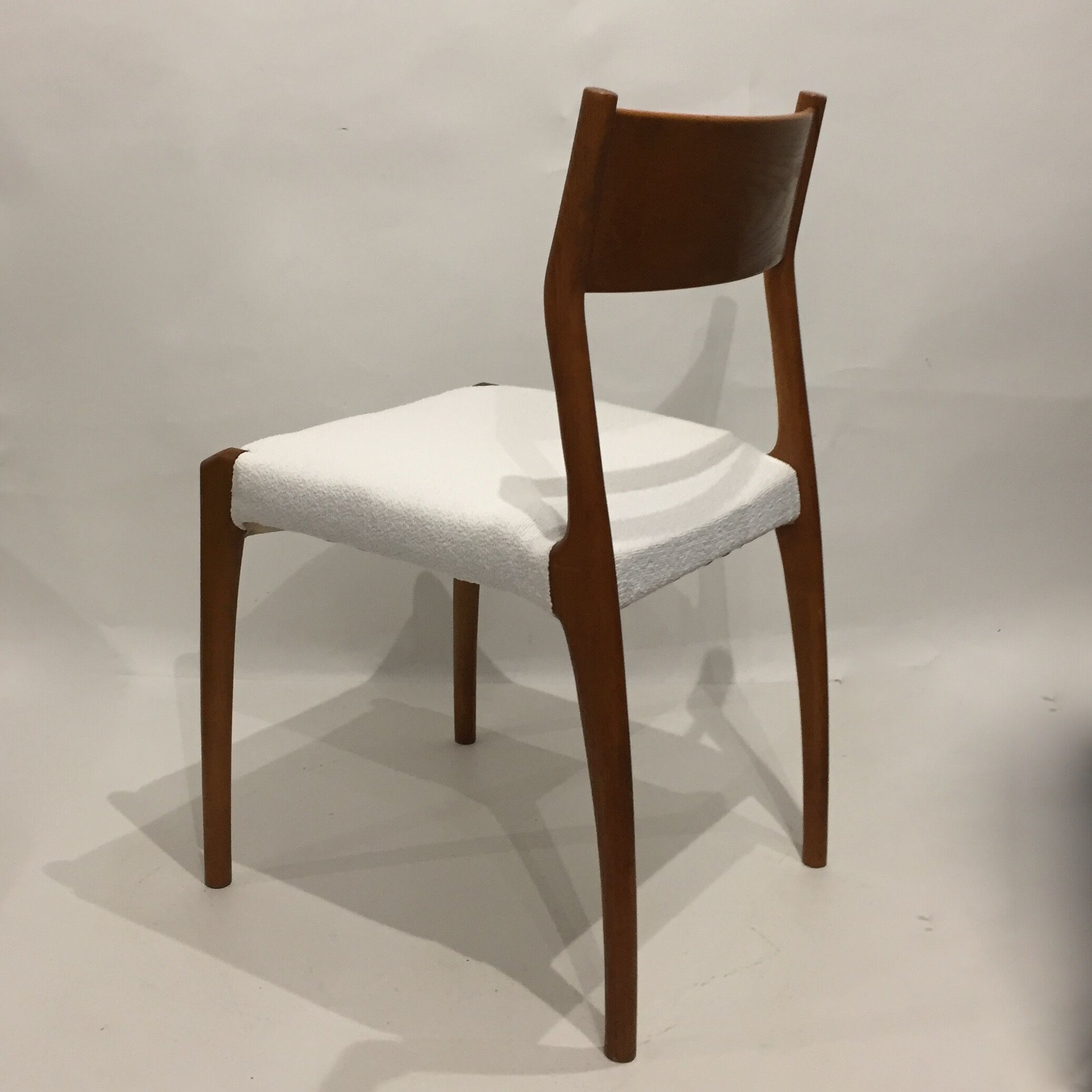 Chaise italienne retapissée bouclette