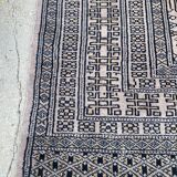 Vintage hand knotted rug with geometric patterns on a grey/beige/terracotta background 170 x 96 cm