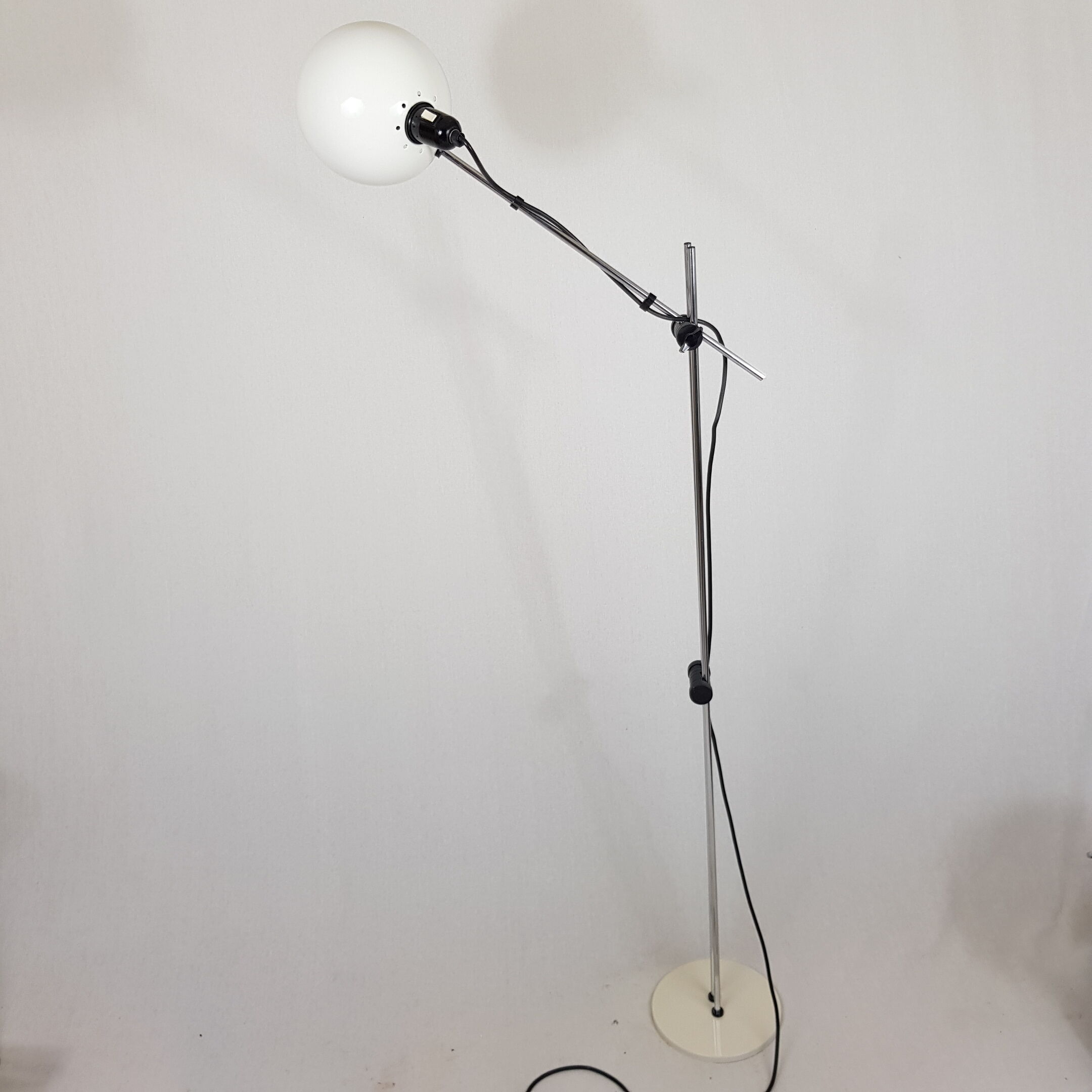 Italian articulated lamppost