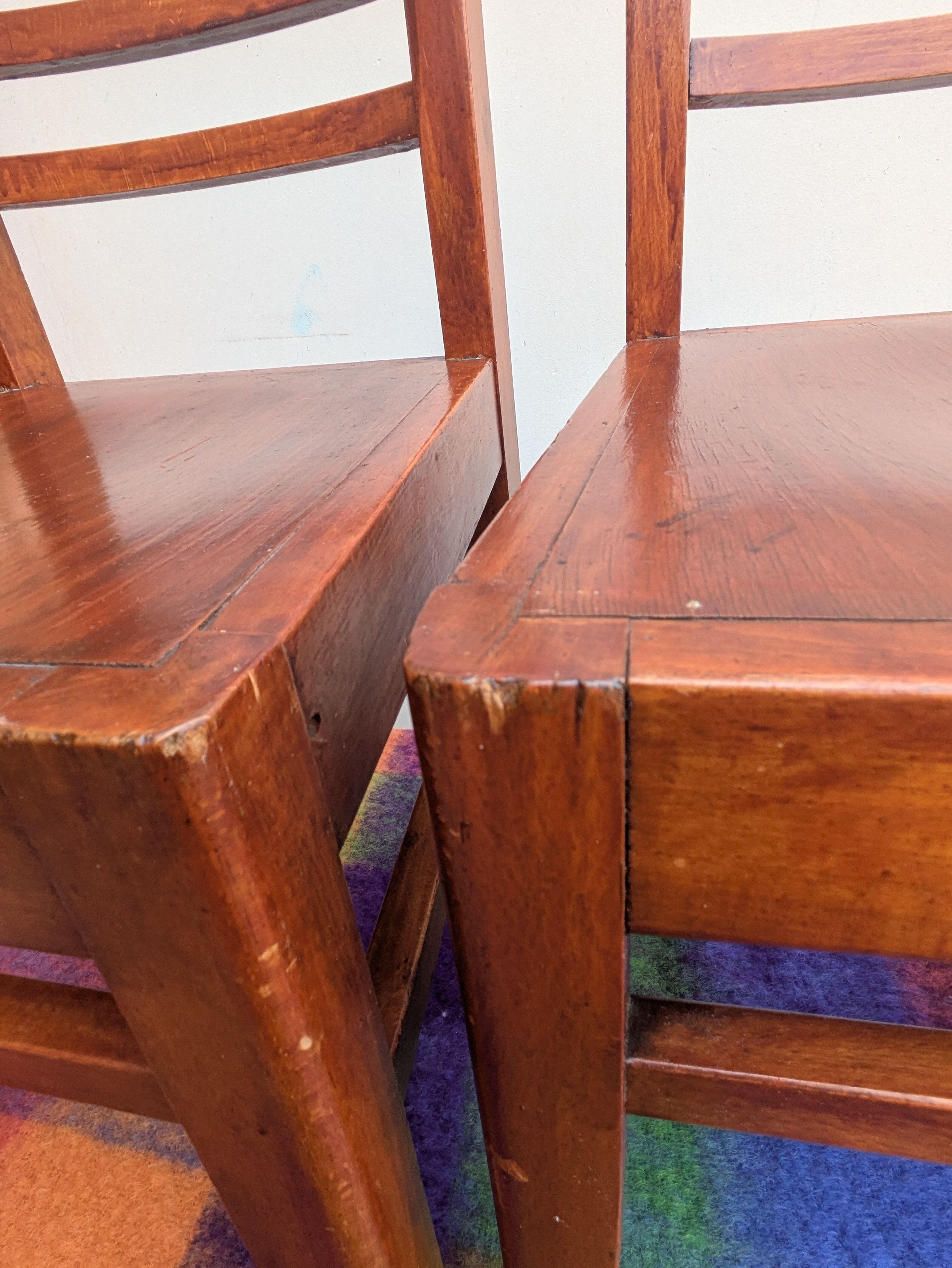 Lot de 3 chaises anciennes estampillé PTT