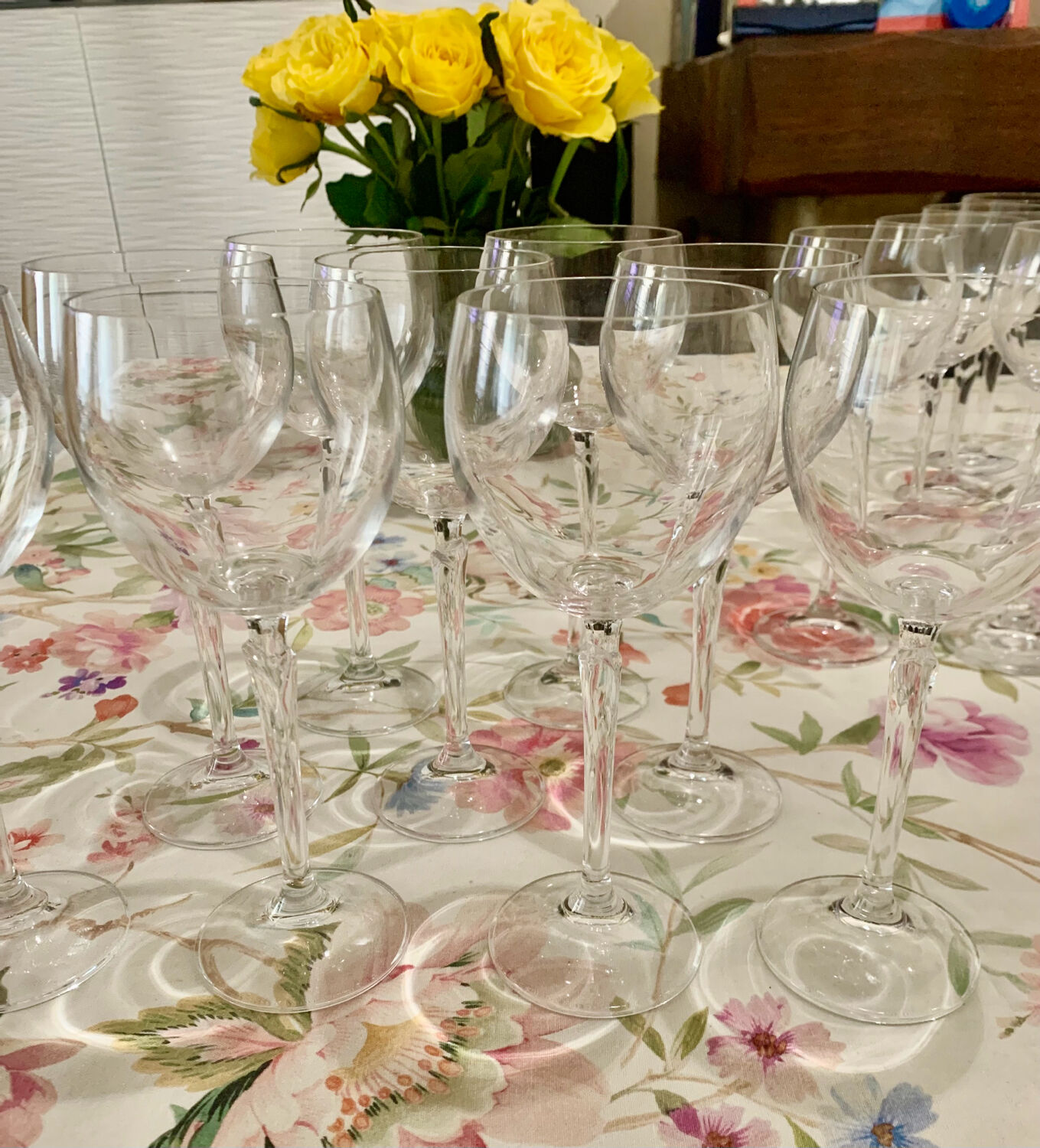 Crystal wine glasses (bud-shaped foot)