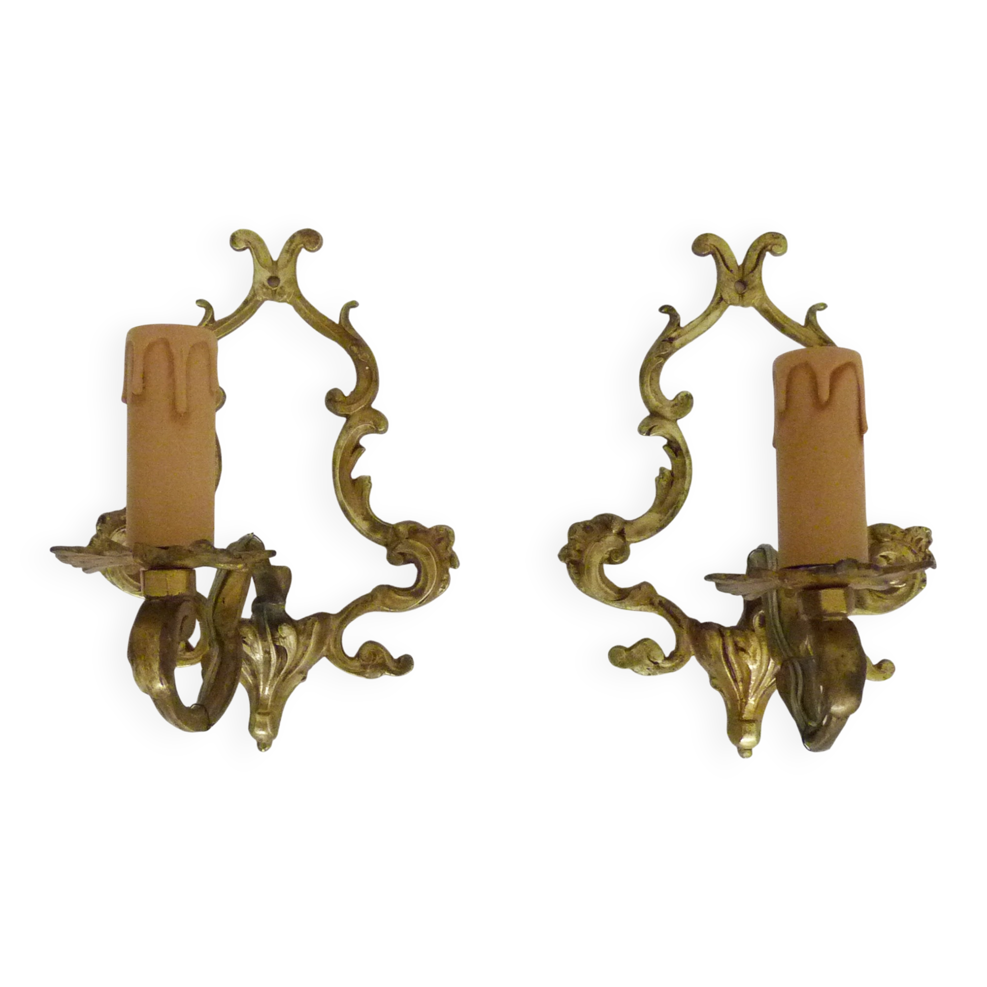 Vintage pair of bronze wall sconces from the 1950s and 60s.