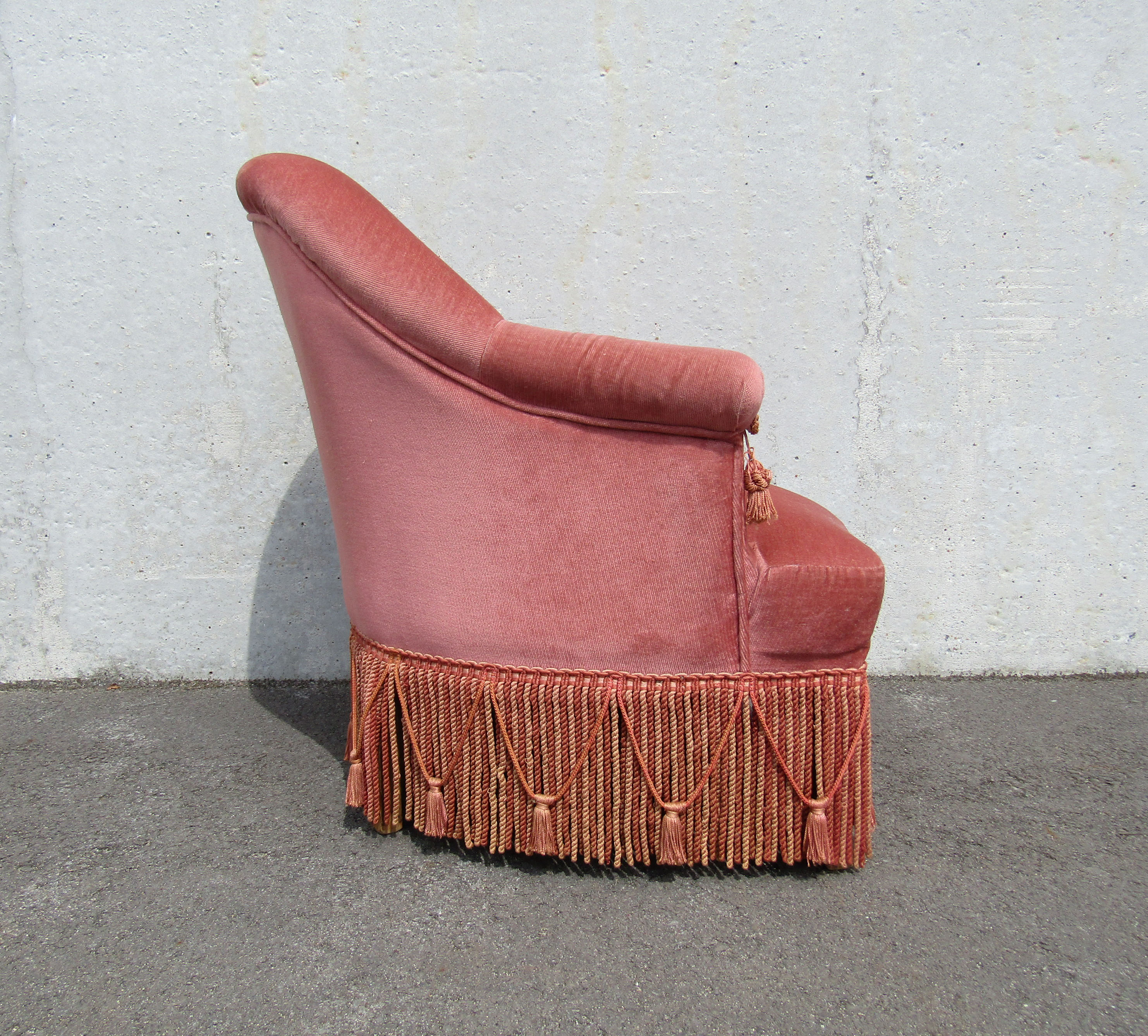 Vintage pink toad chair