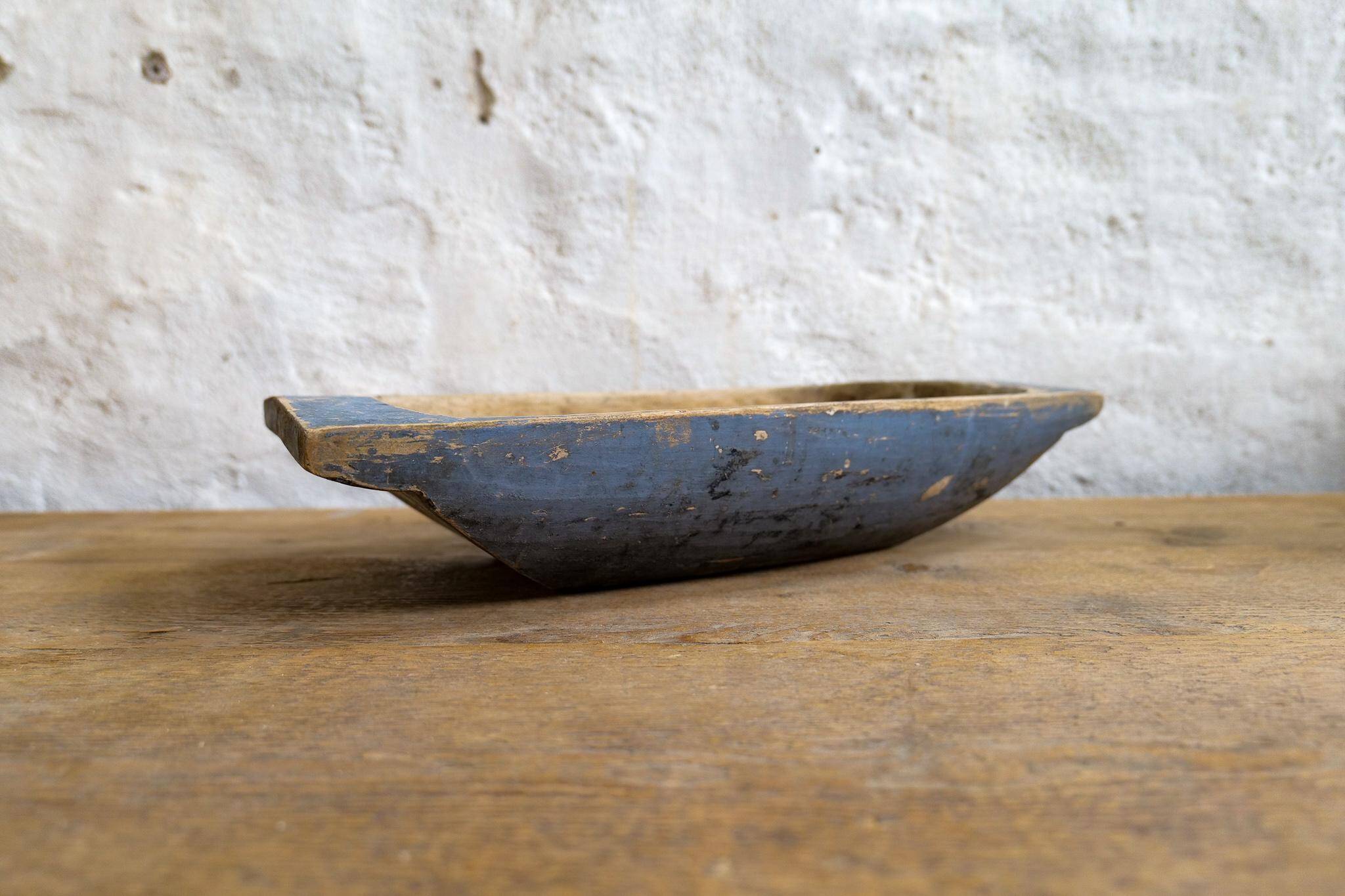 Swedish folk art, large unique blue farmer's bowl from the 19th century.