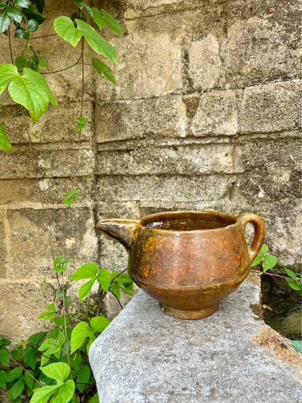 Pot à lait en terre cuite antique